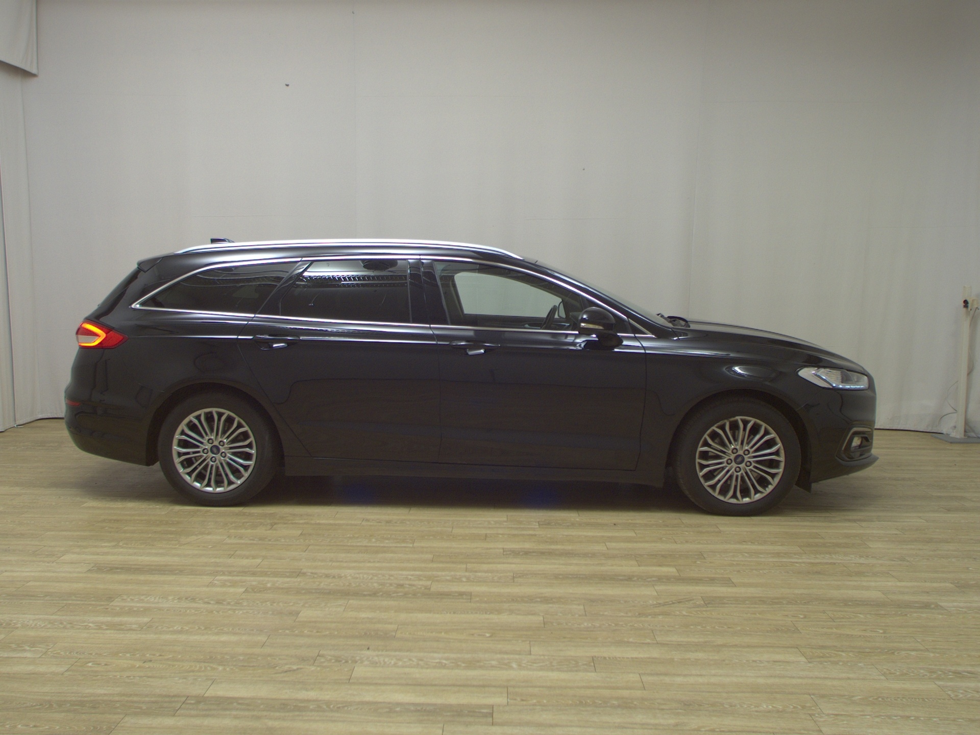 Ford Mondeo Turnier 2.0 EB Titanium Navi LED Pano