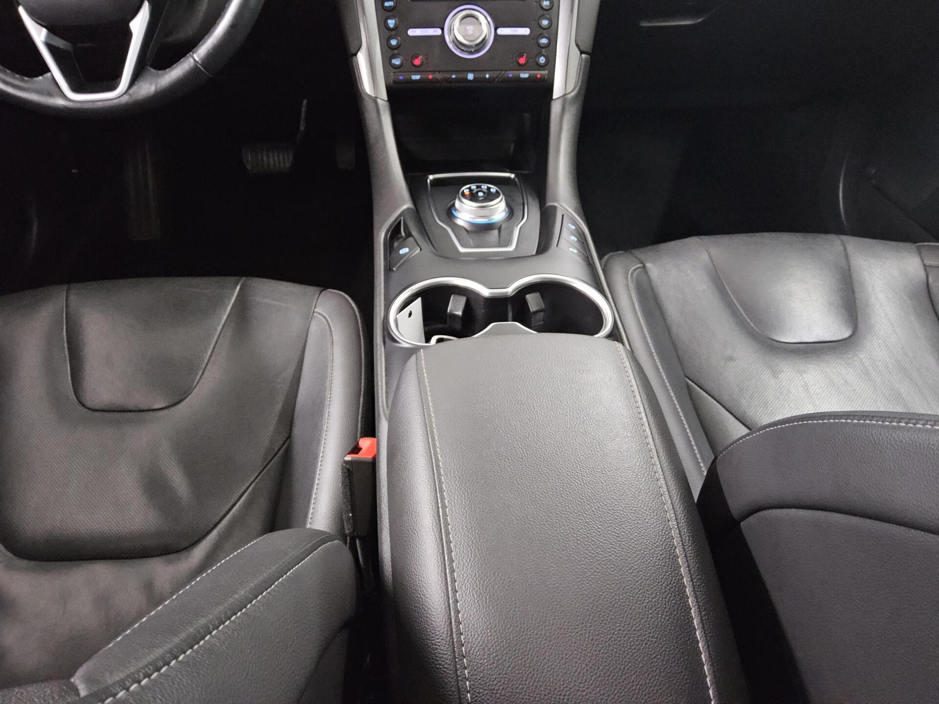 Ford Mondeo Turnier 2.0 EB Titanium Navi LED Pano 6