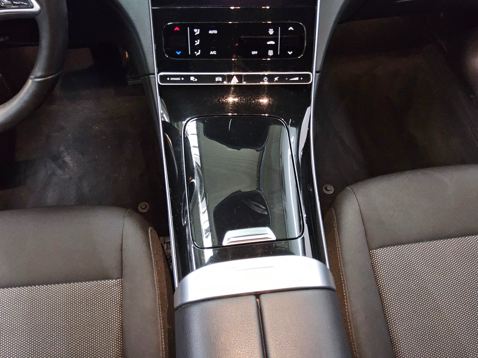 Mercedes-Benz C 200 T d Navi LED MBUX AHK Distronic+ RFK 6