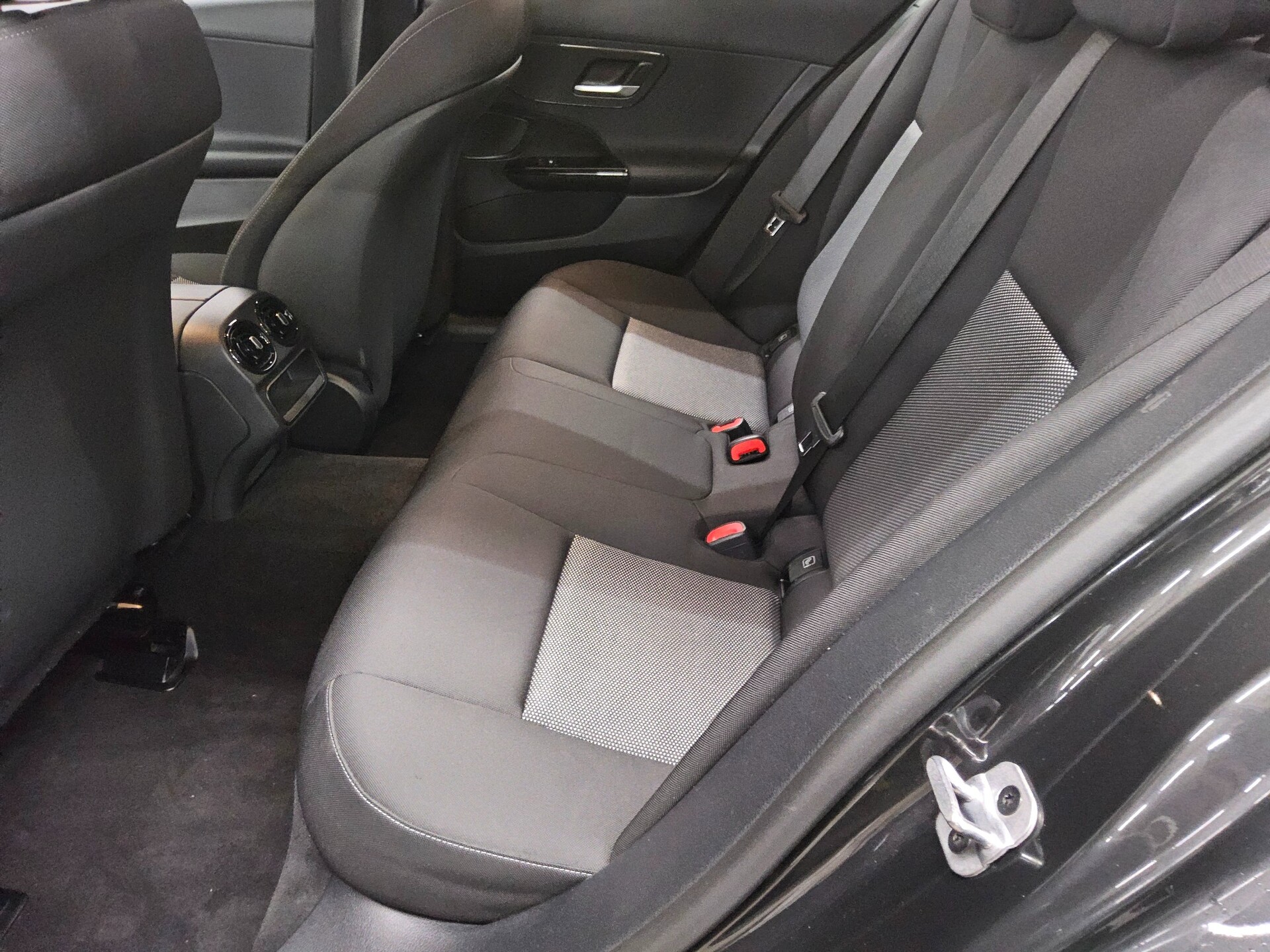 Mercedes-Benz C 200 T d Avantgarde Navi LED MBUX AHK RFK 13