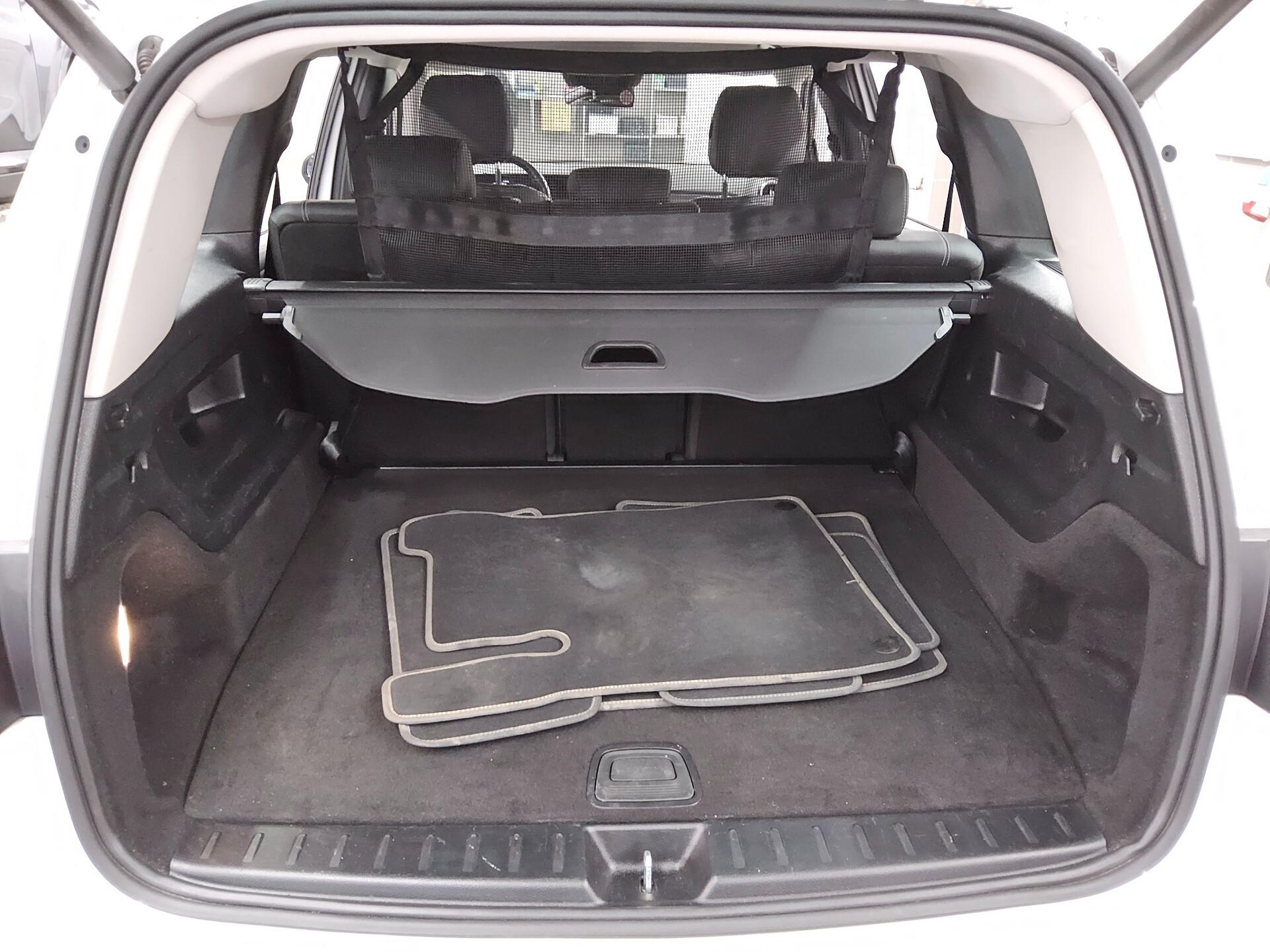 Mercedes-Benz GLB 220 d Progressive Navi LED MBUX AHK Distr.+ 12