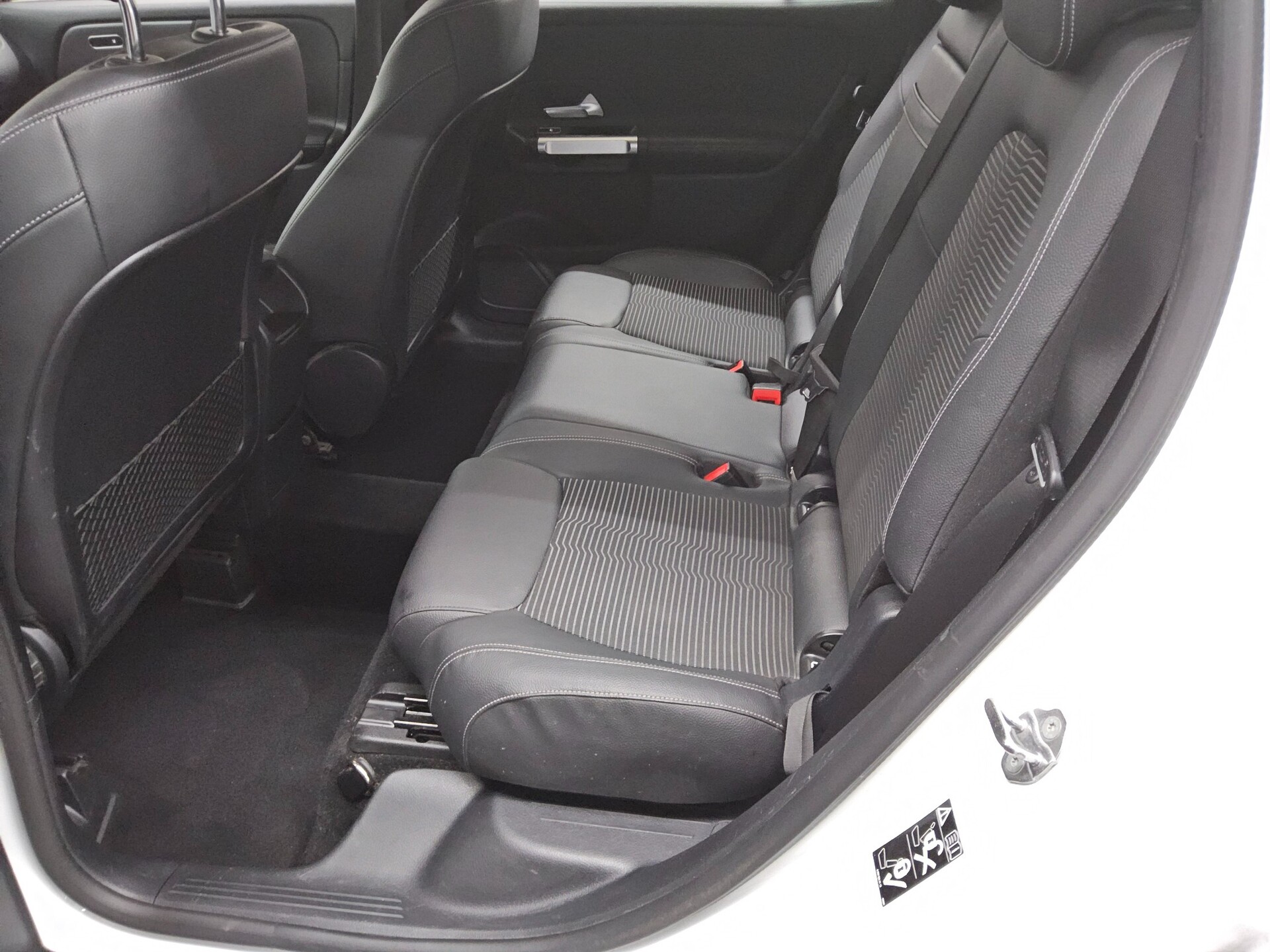 Mercedes-Benz GLB 220 d Progressive Navi LED MBUX AHK Distr.+ 13