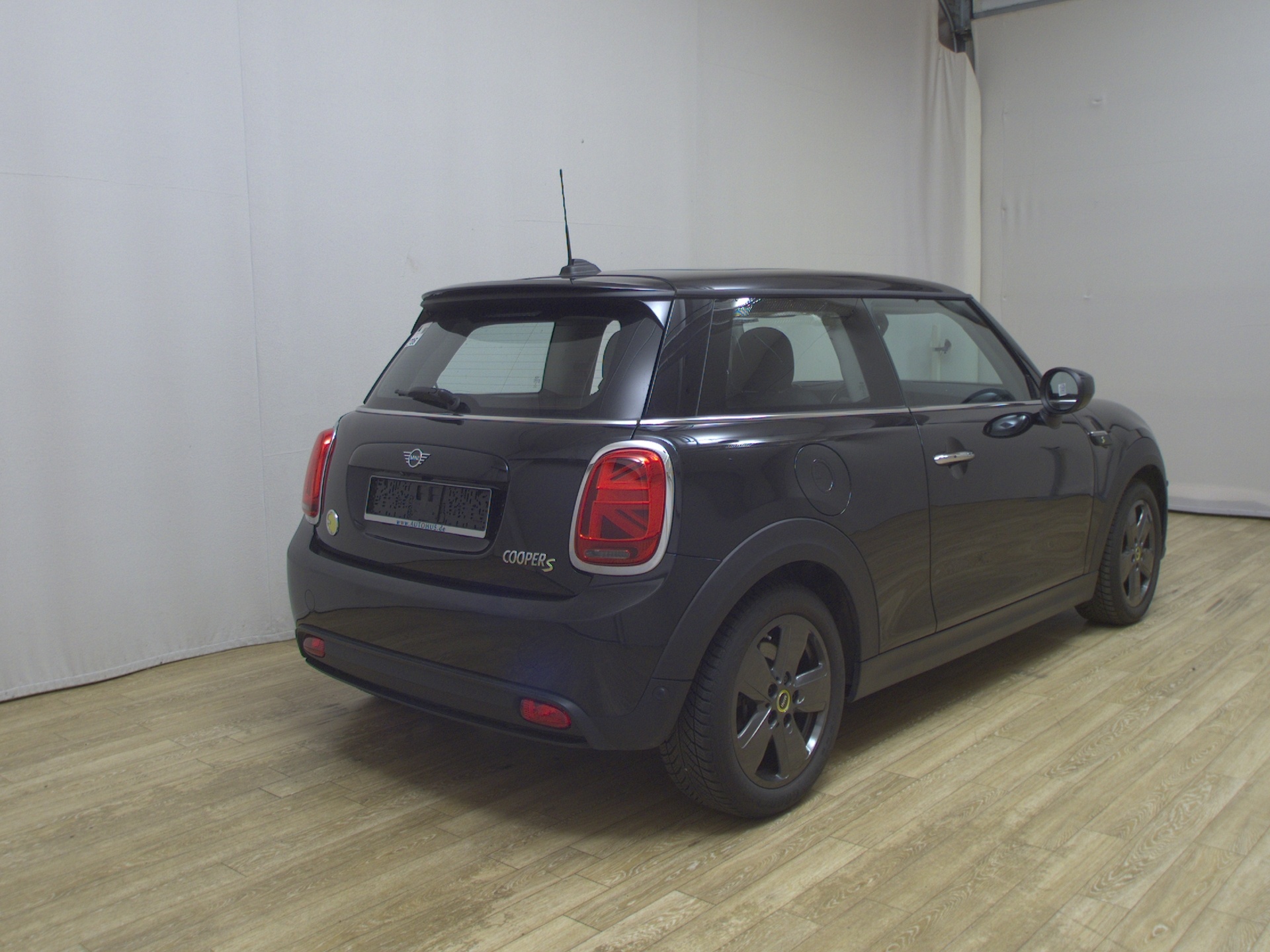 MINI Cooper SE Essential Trim Navi LED Pano HiFi HuD 4