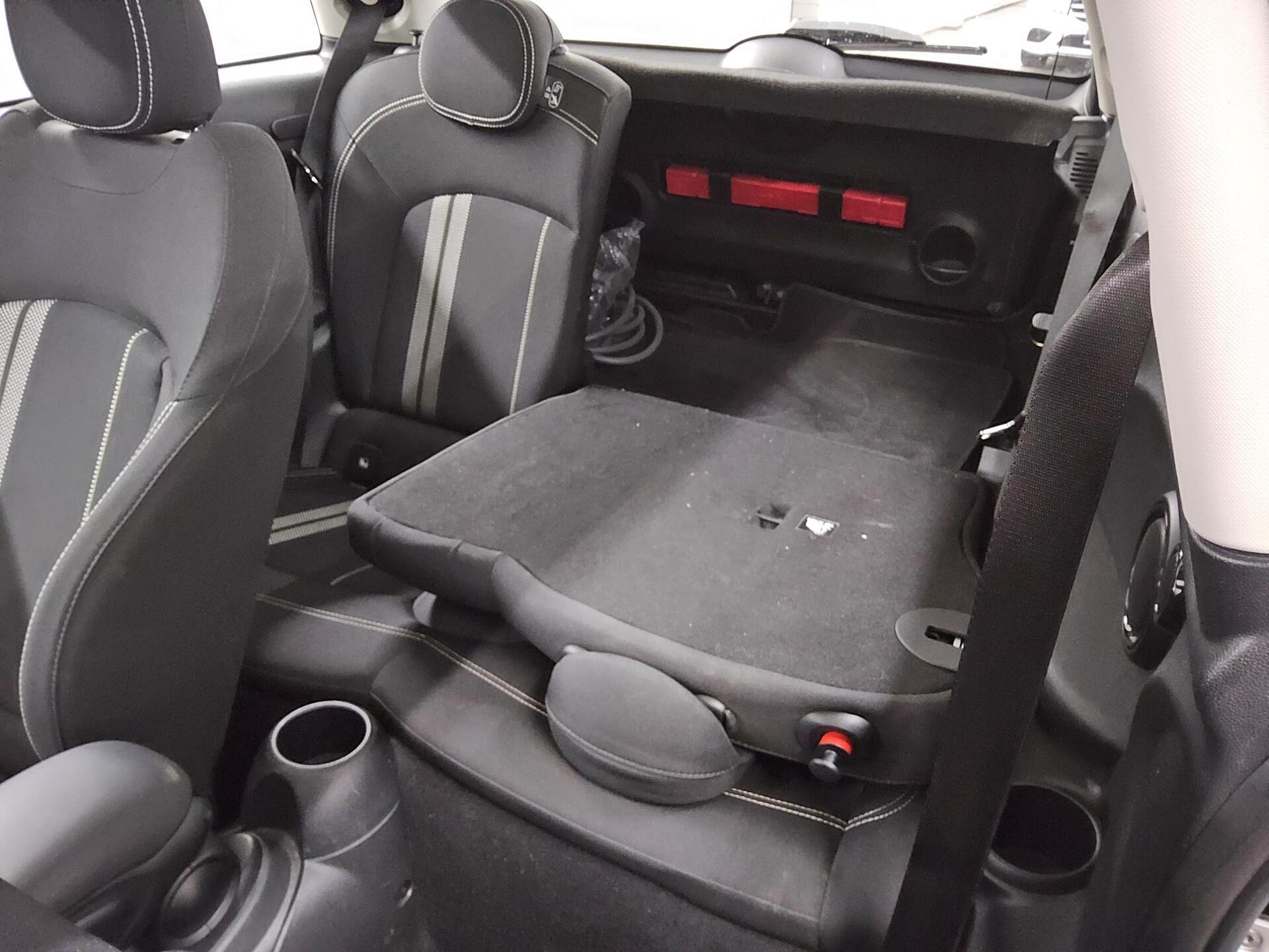 MINI Cooper SE Essential Trim Navi LED Pano HiFi HuD 13