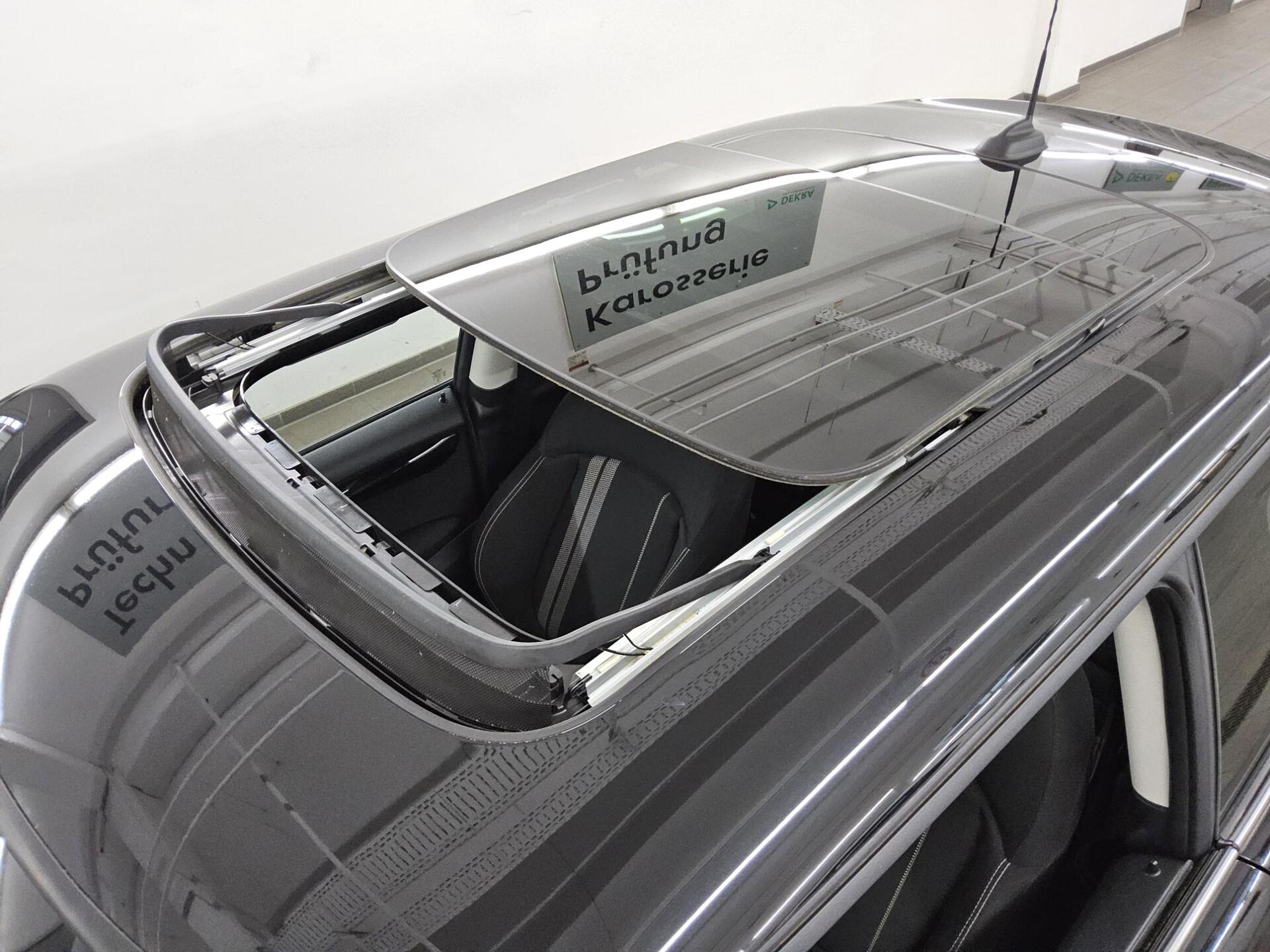 MINI Cooper SE Essential Trim Navi LED Pano HiFi HuD 12