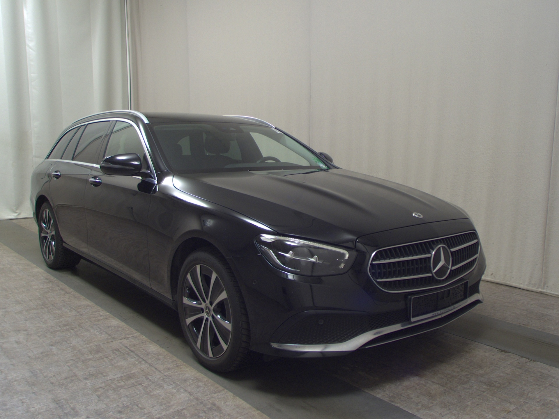 Mercedes-Benz E 220 T d Avantgarde Navi LED MBUX-AR StandHzg 3