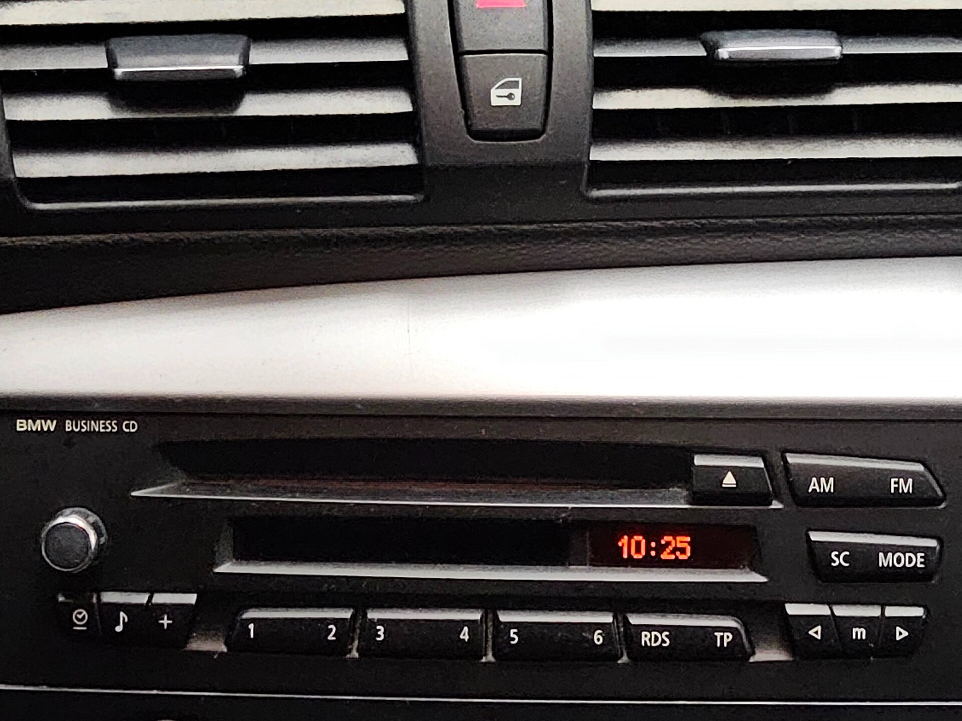 BMW 118i PDC Shz Tempomat HU 06/27 CD 6