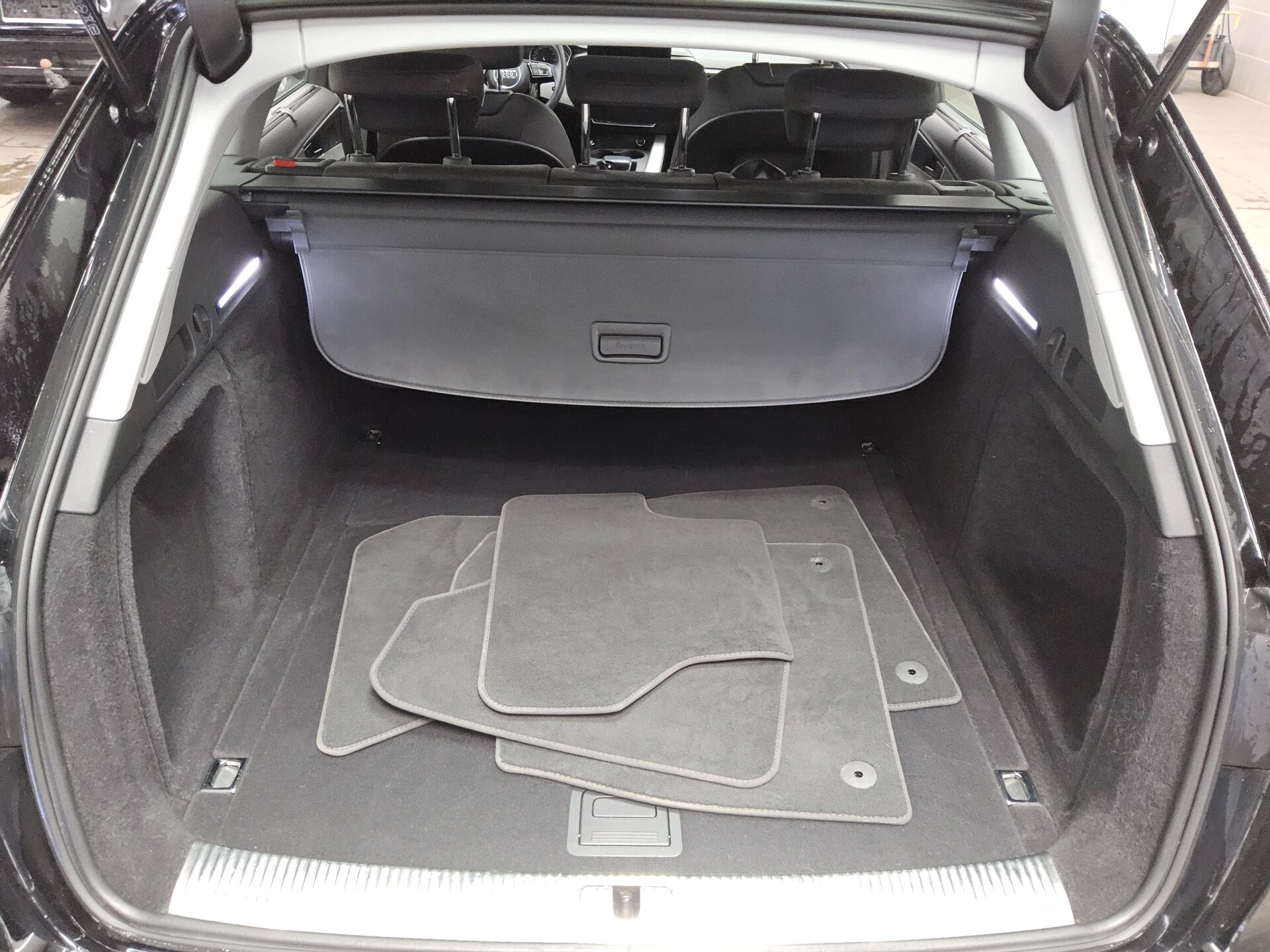 Audi A4 Avant 35 TDI Navi LED PDC Shz 11