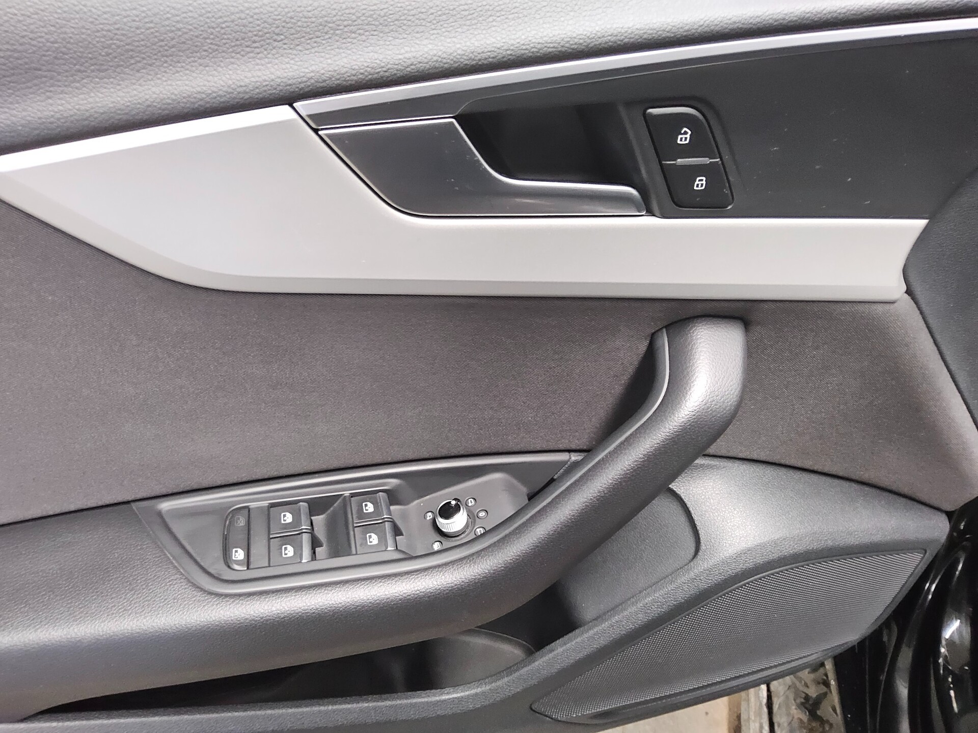 Audi A4 Avant 35 TDI Navi LED PDC Shz 9