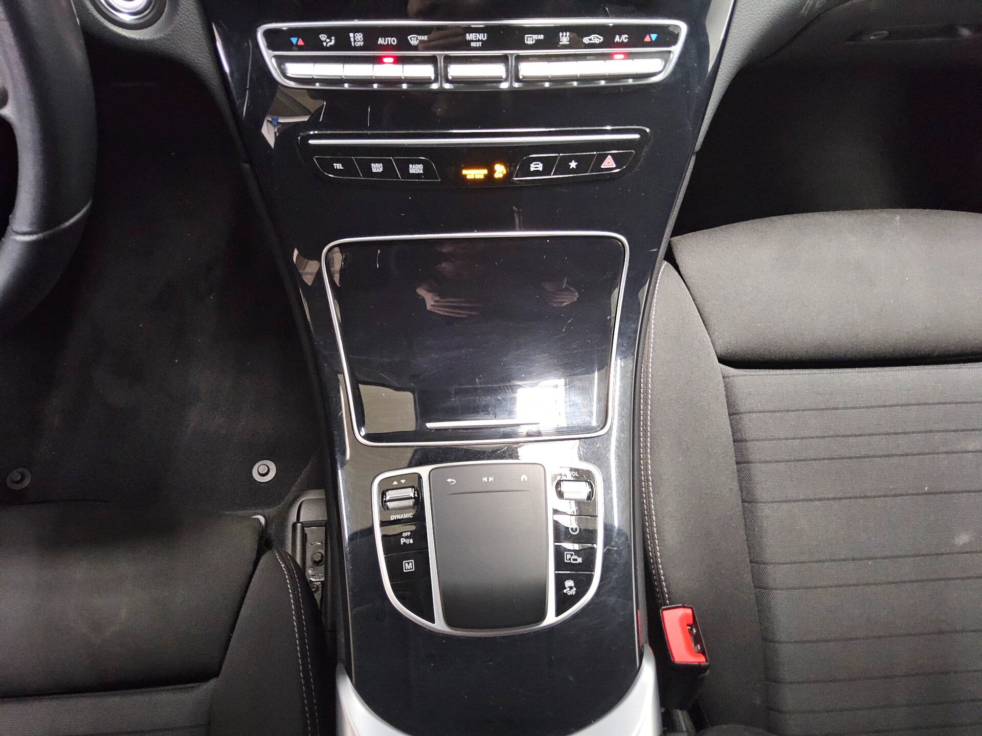 Mercedes-Benz GLC 300 e 4M Navi LED Distr.+ RFK AHK 6