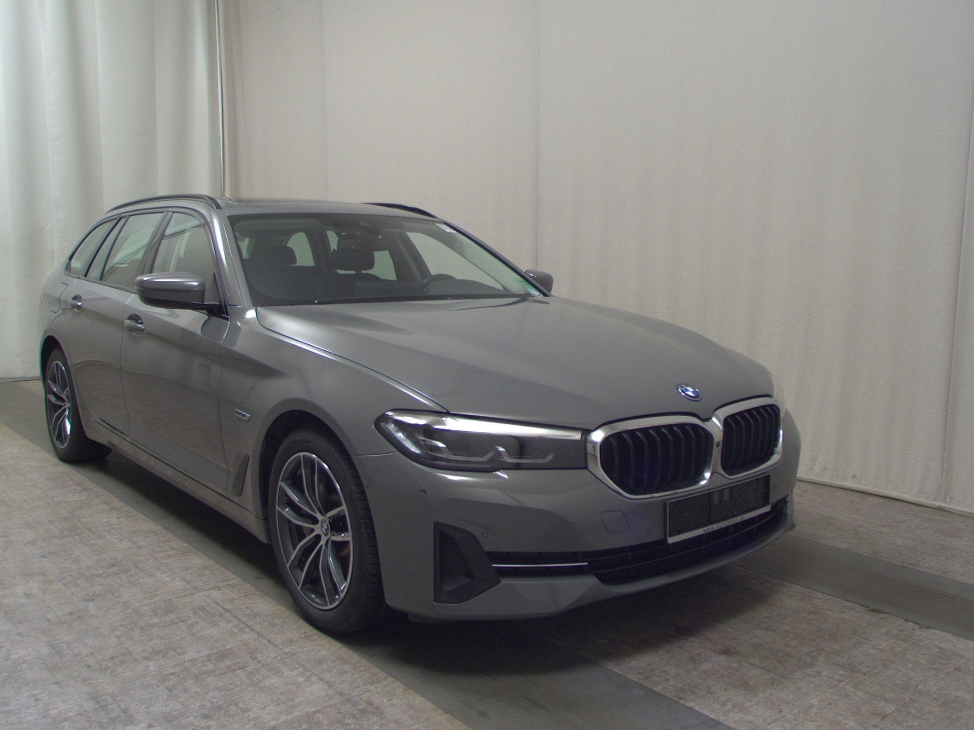 BMW 530e Touring e Leder Navi LED LC prof. Pano 360° 3