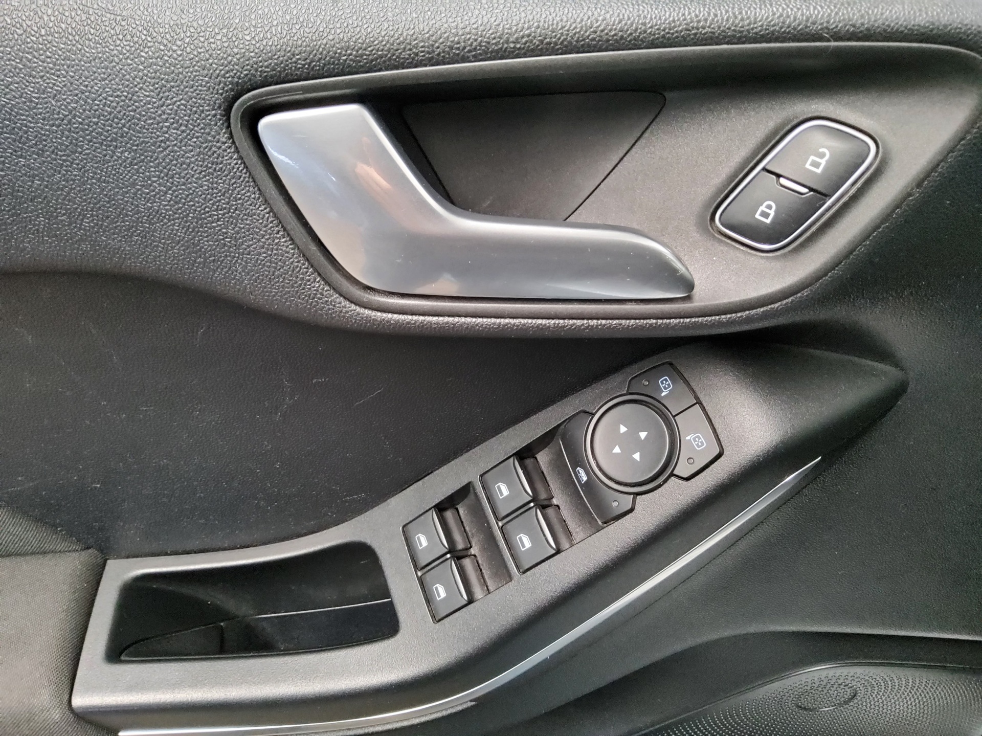 Ford Fiesta 1.0 EB Titanium Navi LED RfK ACC PDC Shz 9