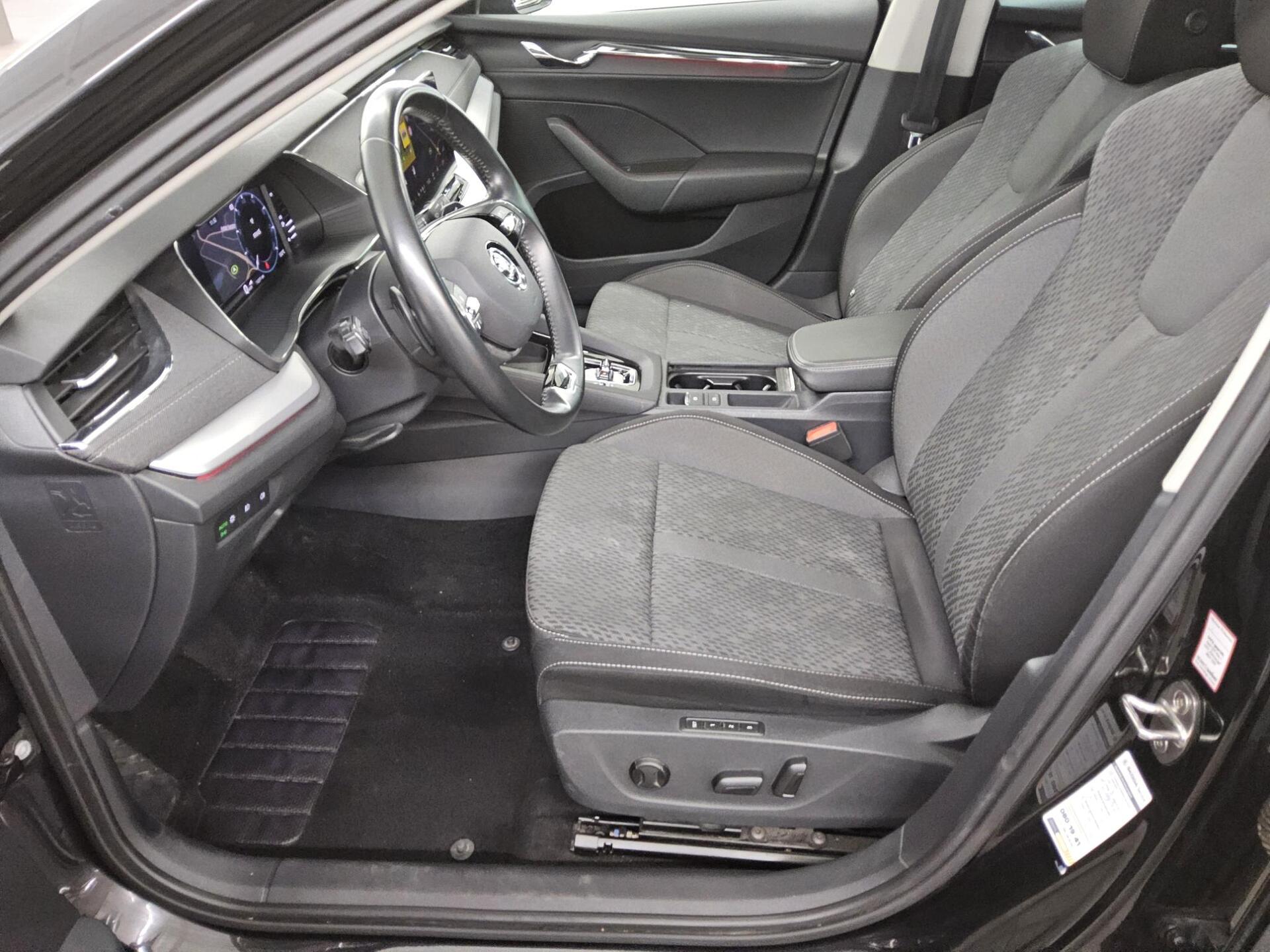 Skoda Octavia Kombi 2.0 TDI Style Navi vc Pano LED 9