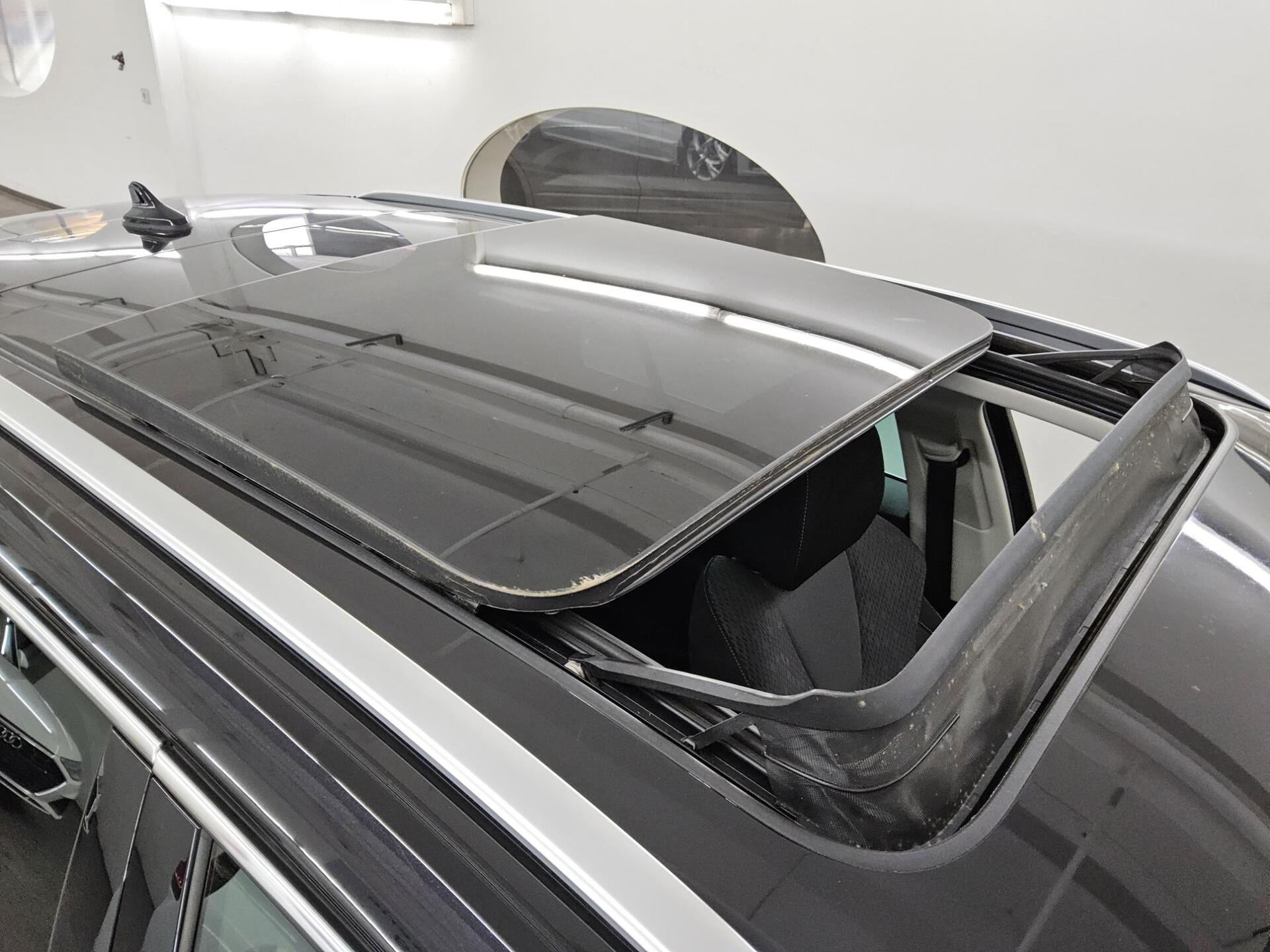 Skoda Octavia Kombi 2.0 TDI Style Navi vc Pano LED 12