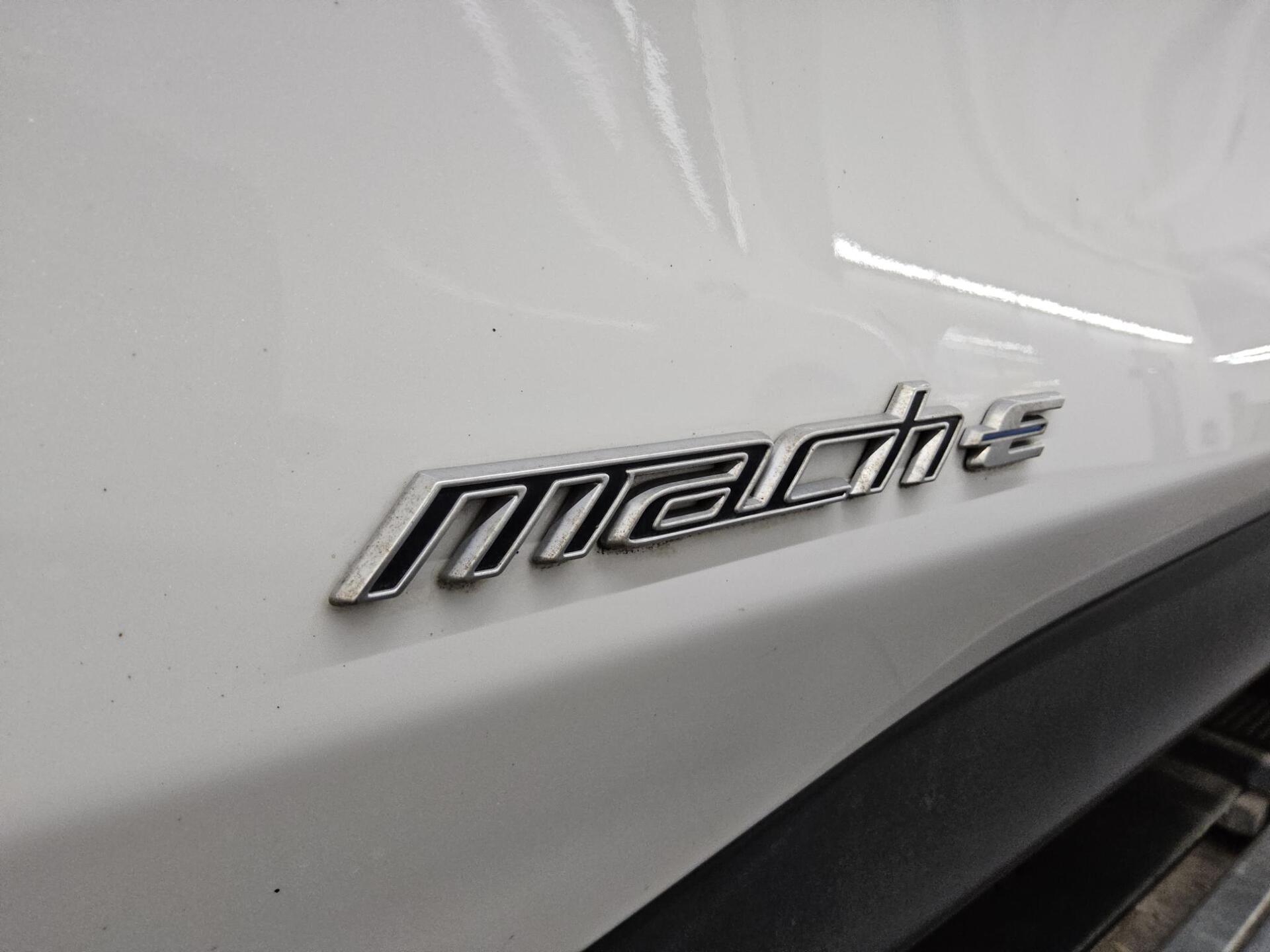 Ford Mustang Mach-E Leder Navi LED 360° ACC PDC Shz 12