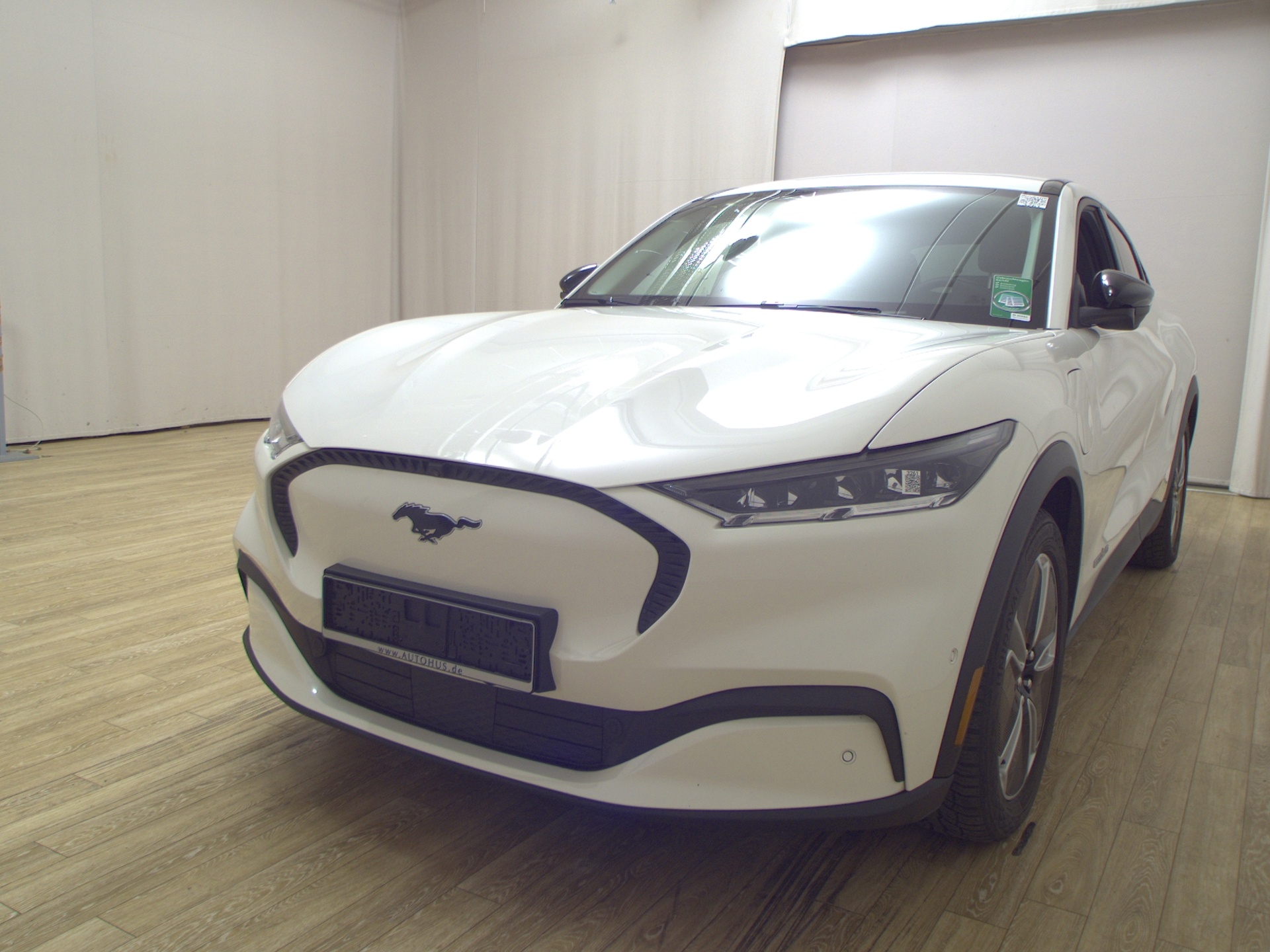 Ford Mustang Mach-E Leder Navi LED 360° ACC PDC Shz 2