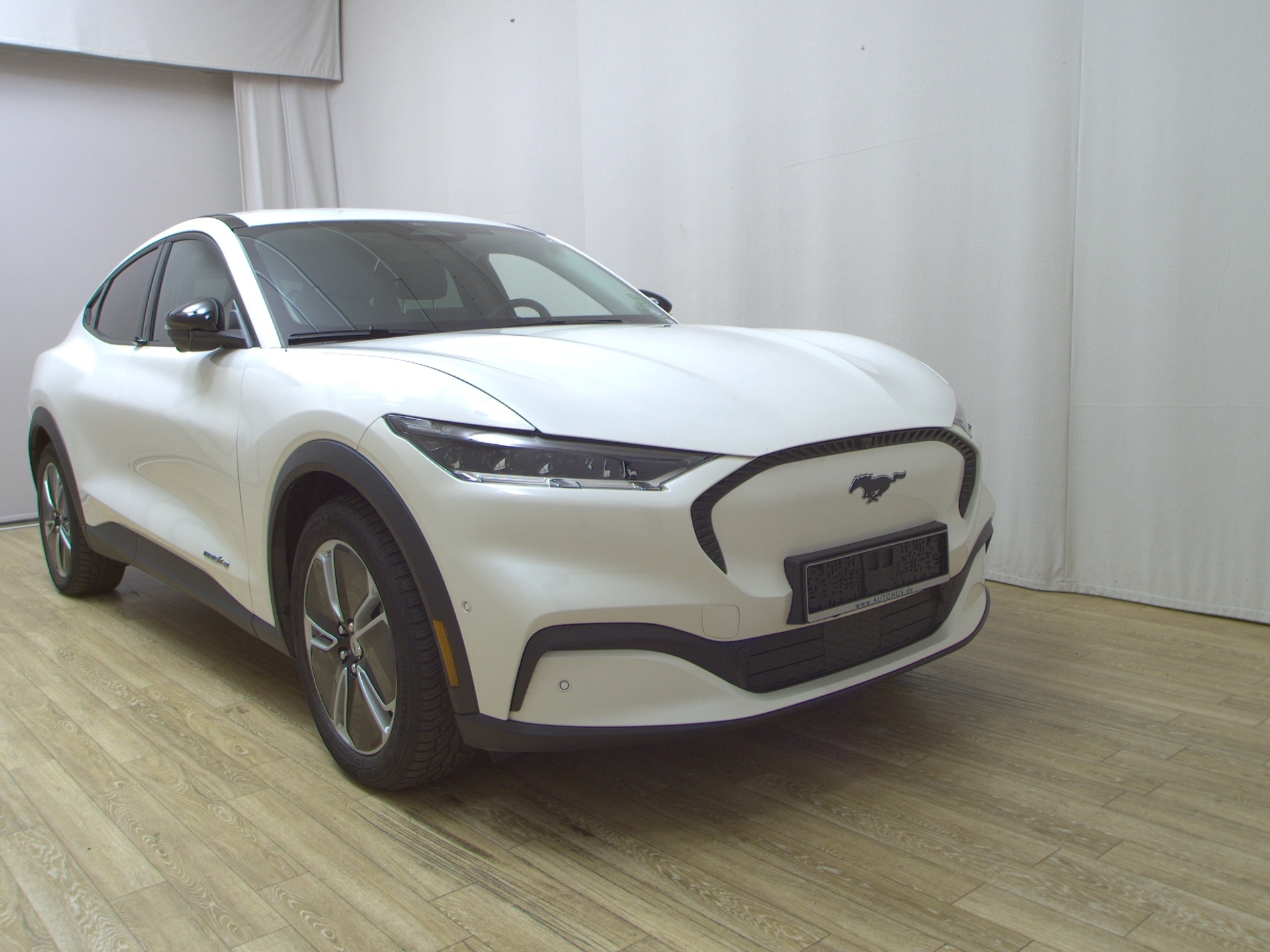 Ford Mustang Mach-E Leder Navi LED 360° ACC PDC Shz 3