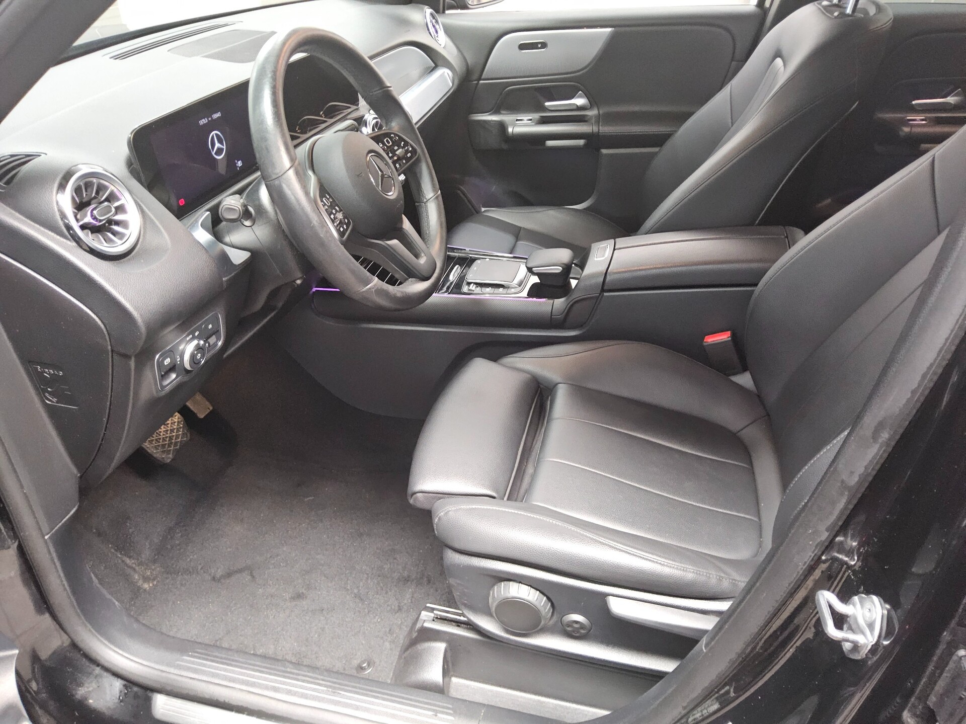 Mercedes-Benz GLB 200 d Leder Navi LED MBUX high 9