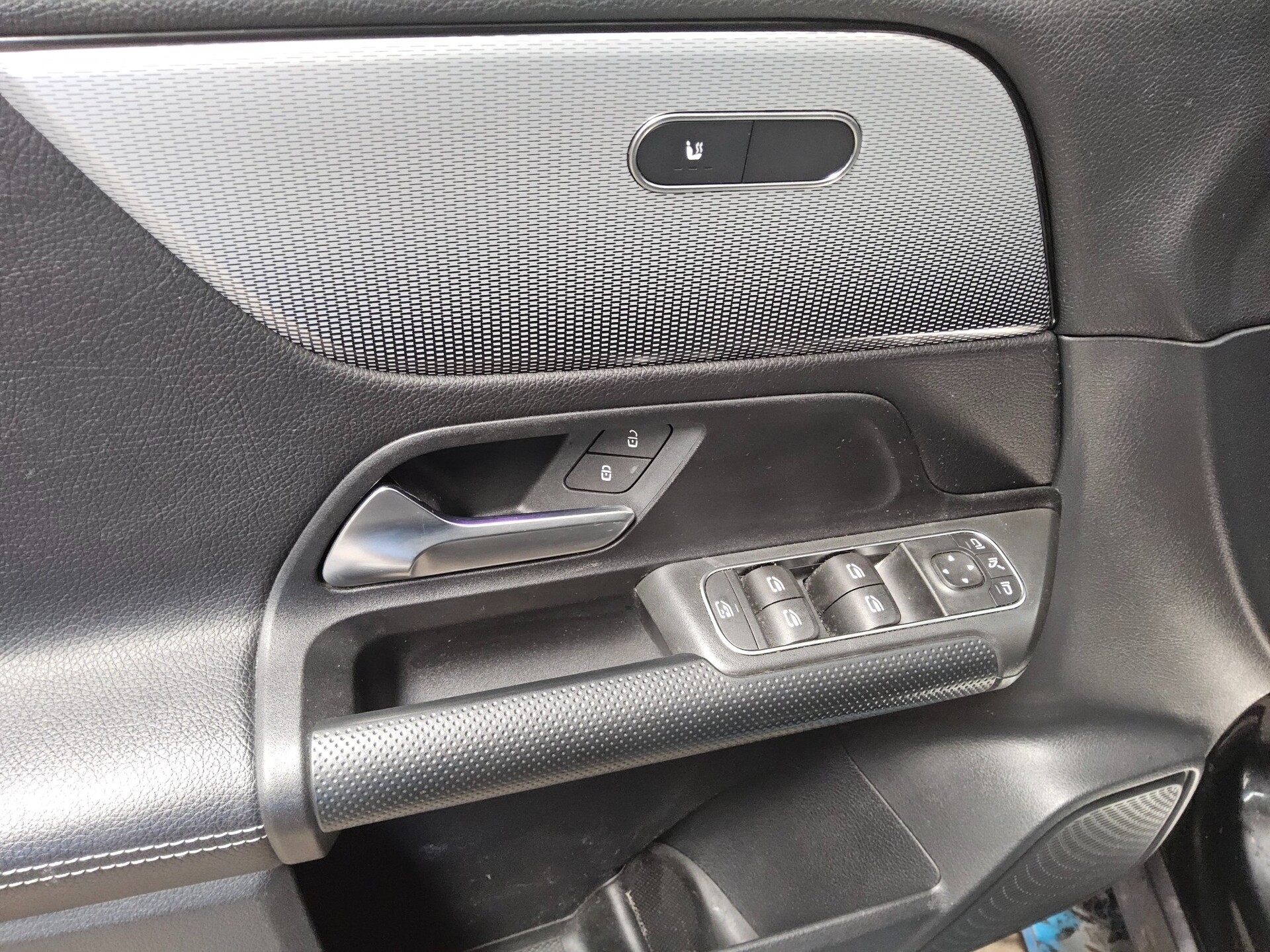 Mercedes-Benz GLB 200 d Leder Navi LED MBUX high 10