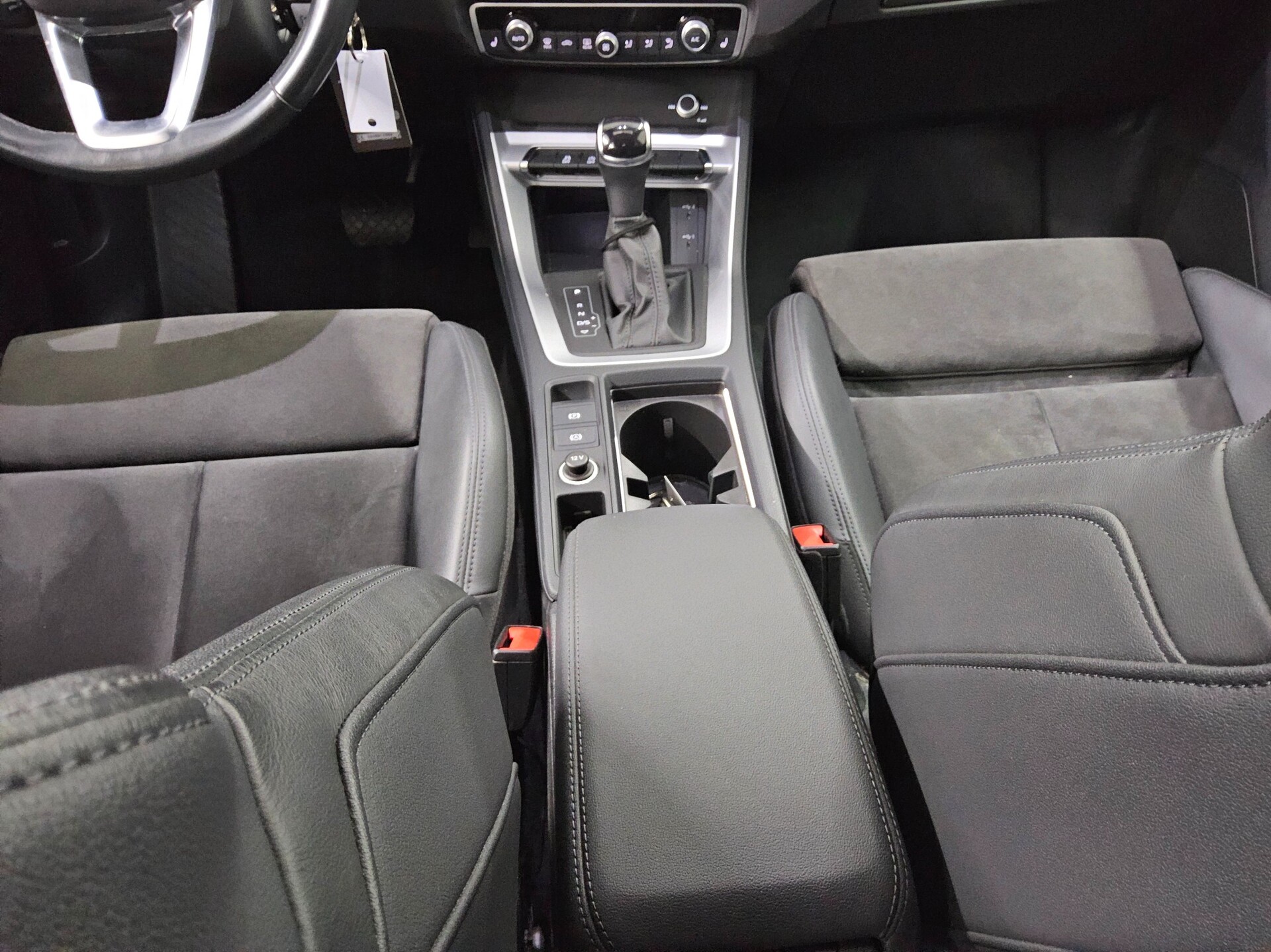 Audi Q3 35 TDI advanced T-Leder Navi Matrix Pano vc 6