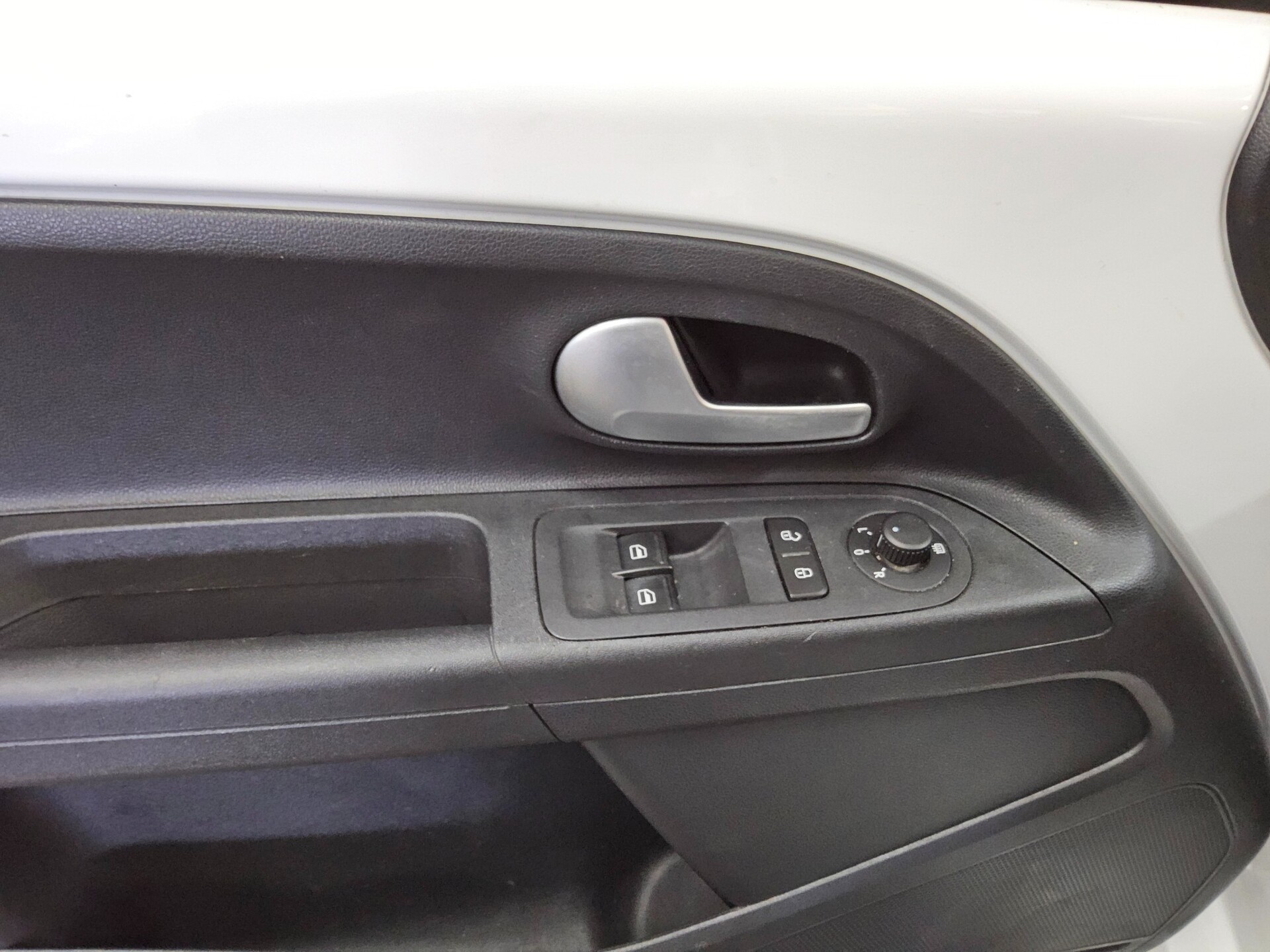 Volkswagen up! 1.0 DAB Shz Bluetooth Klima 9