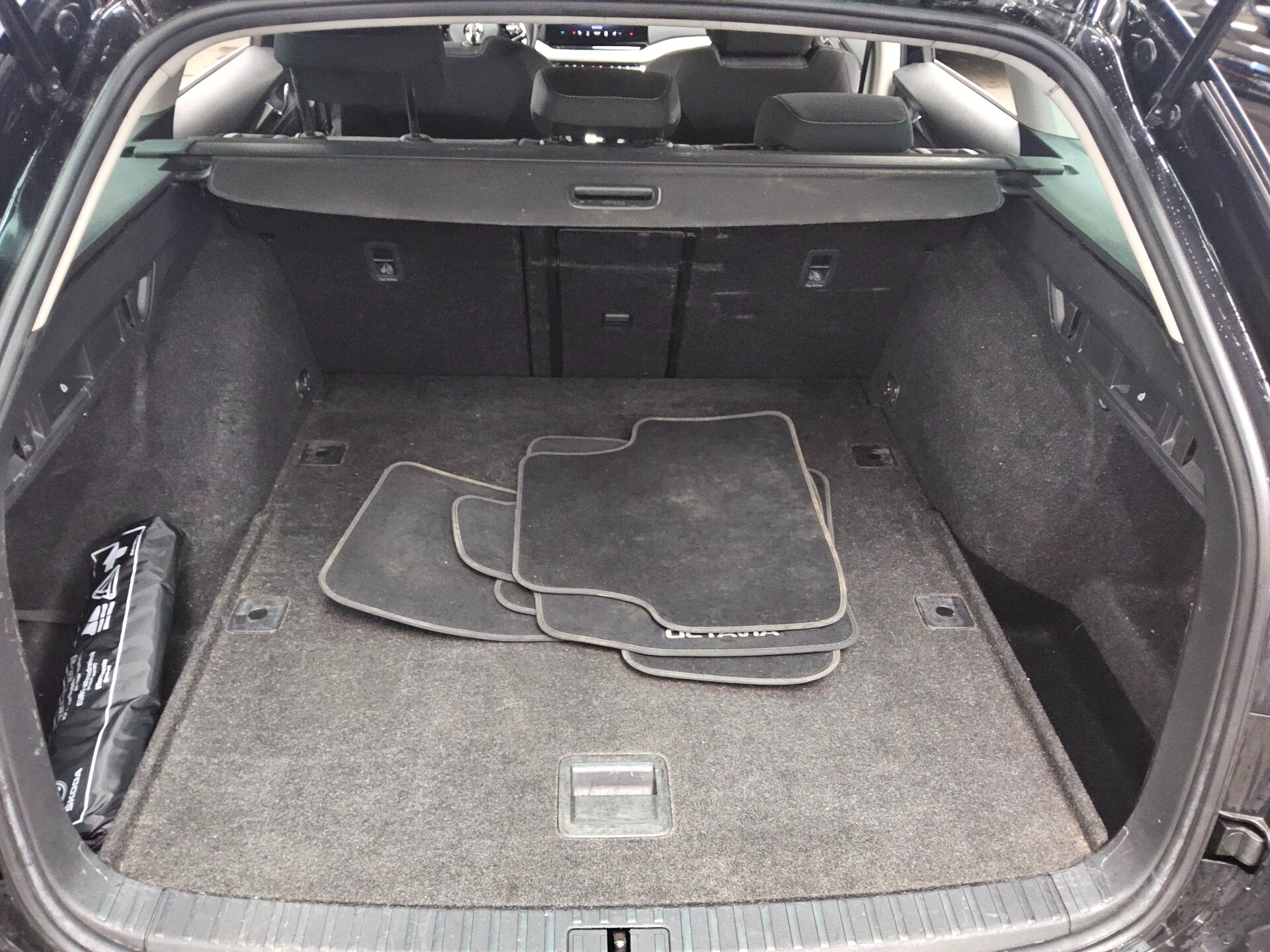 Skoda Octavia Kombi 2.0 TDI Ambition Navi vc RFK LED+ 12