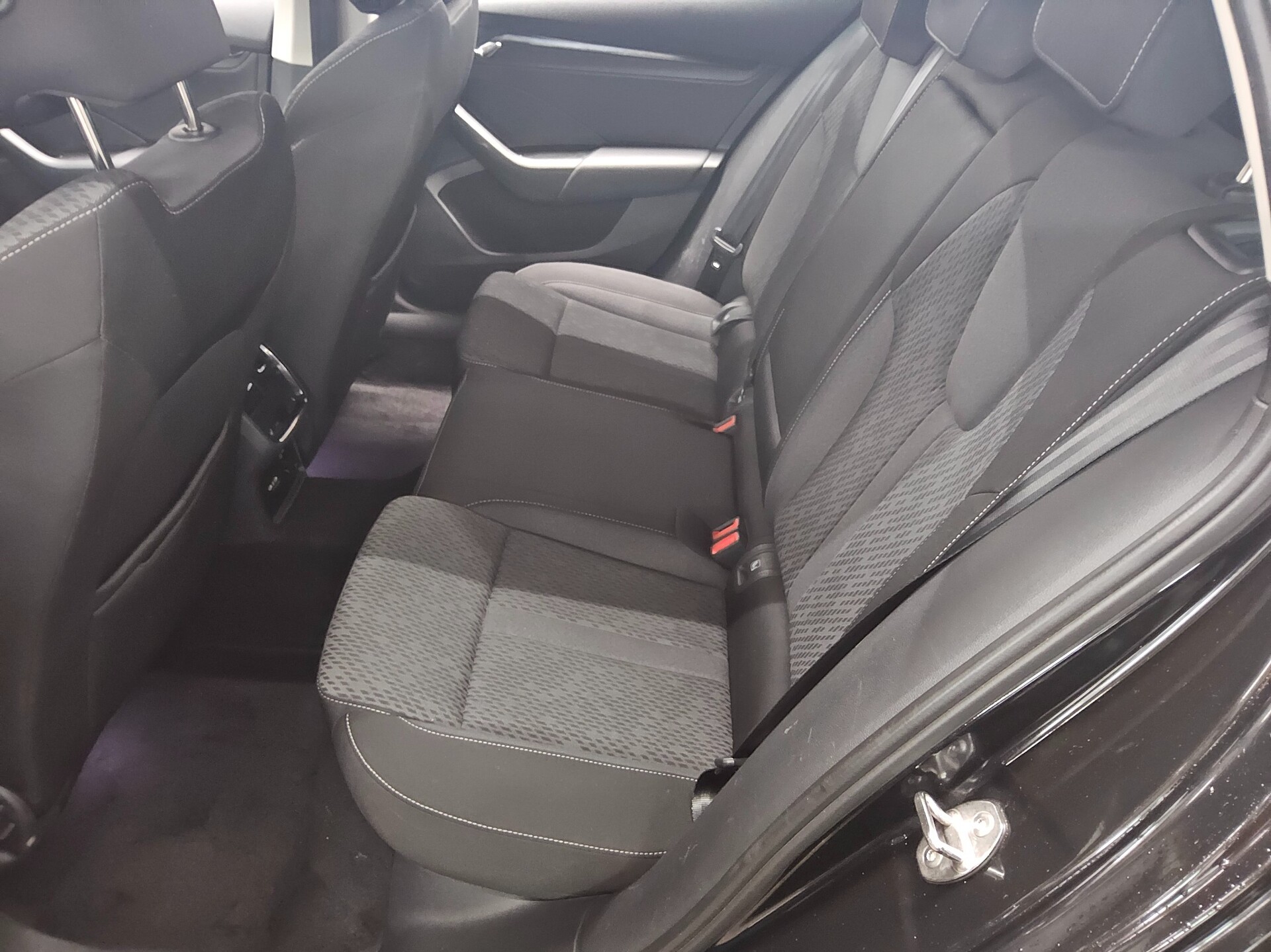 Skoda Octavia Kombi 2.0 TDI Ambition Navi vc RFK LED+ 13