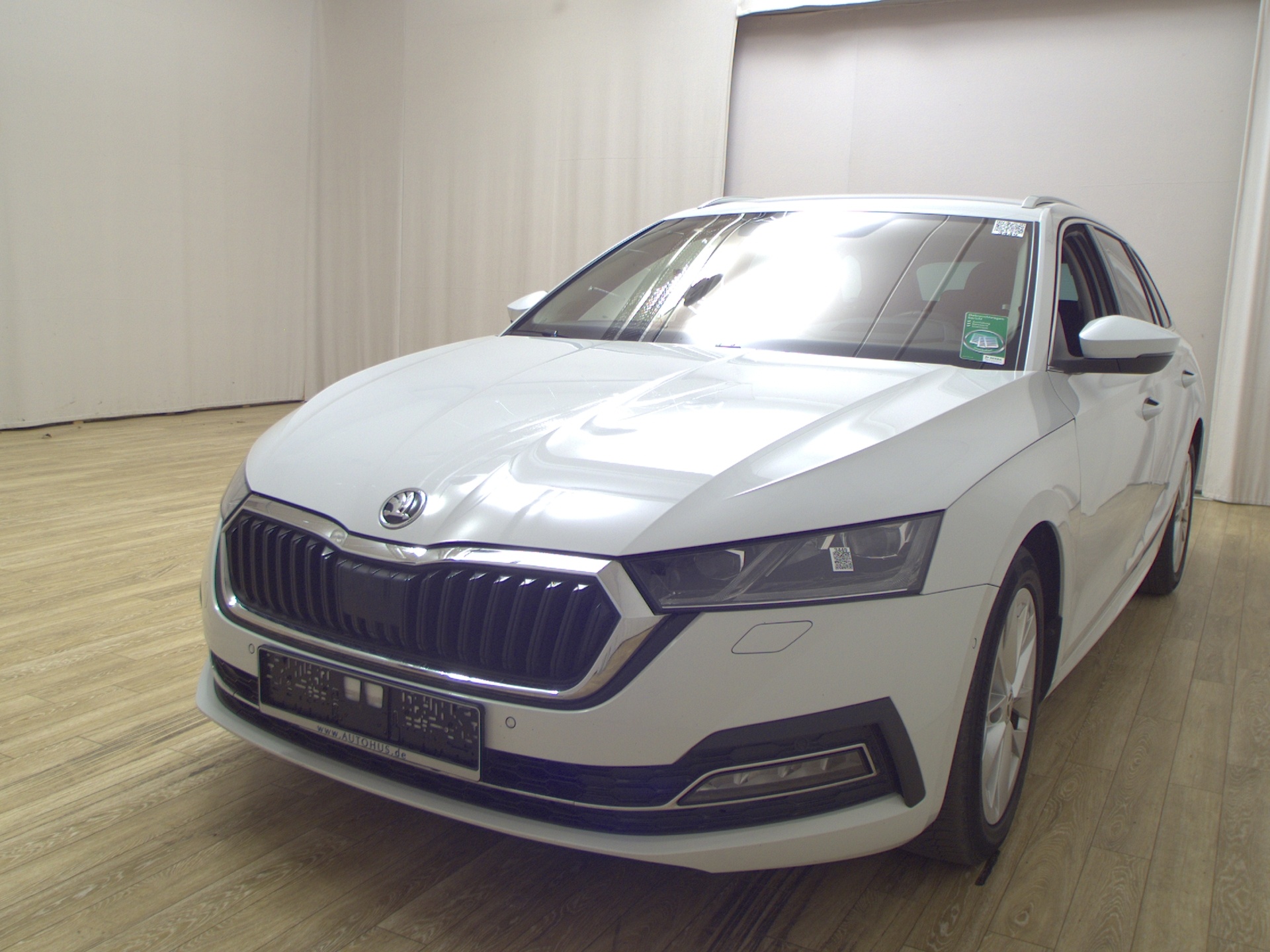 Skoda Octavia Kombi 2.0 TDI Style Navi LED vc RfK HuD 2