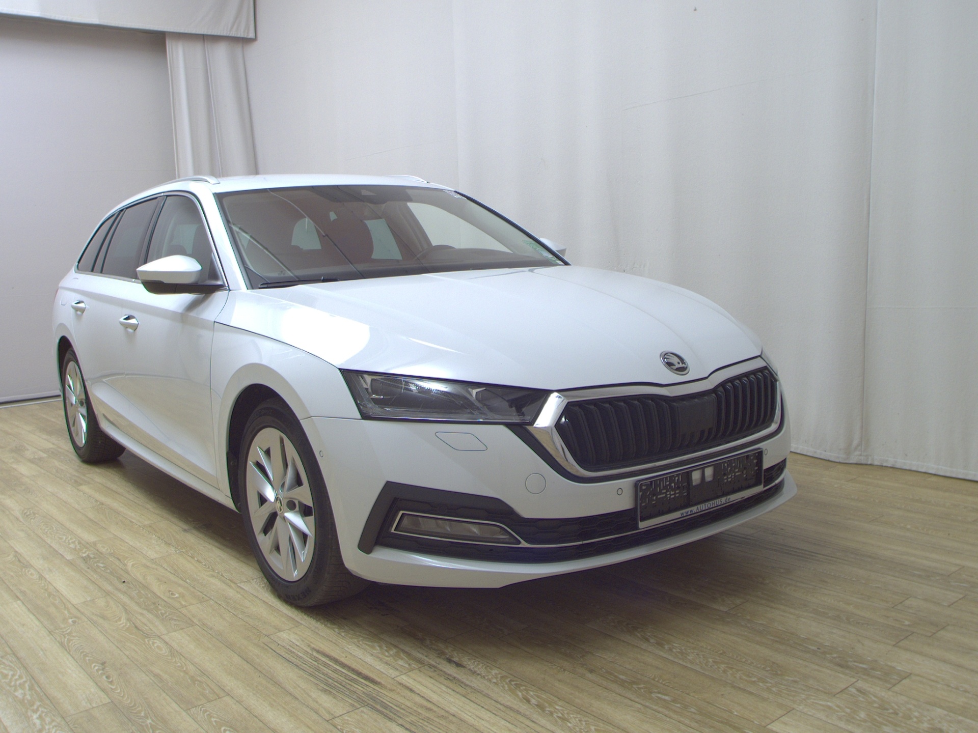 Skoda Octavia Kombi 2.0 TDI Style Navi LED vc RfK HuD 3