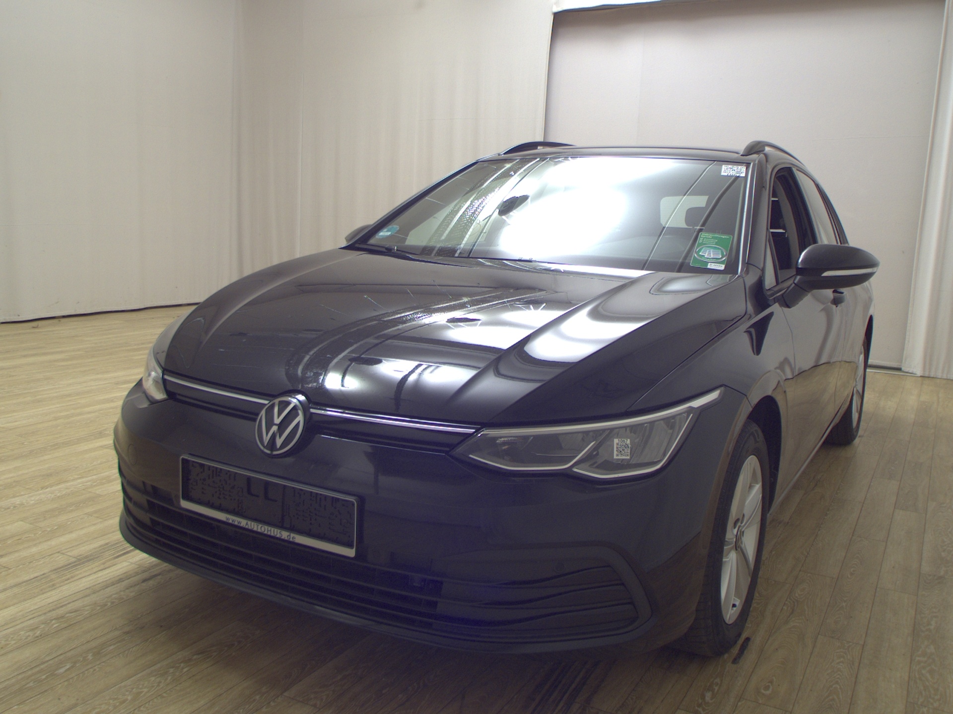 Volkswagen Golf-8 Var. 2.0 TDI Life Navi LED DC PDC 2