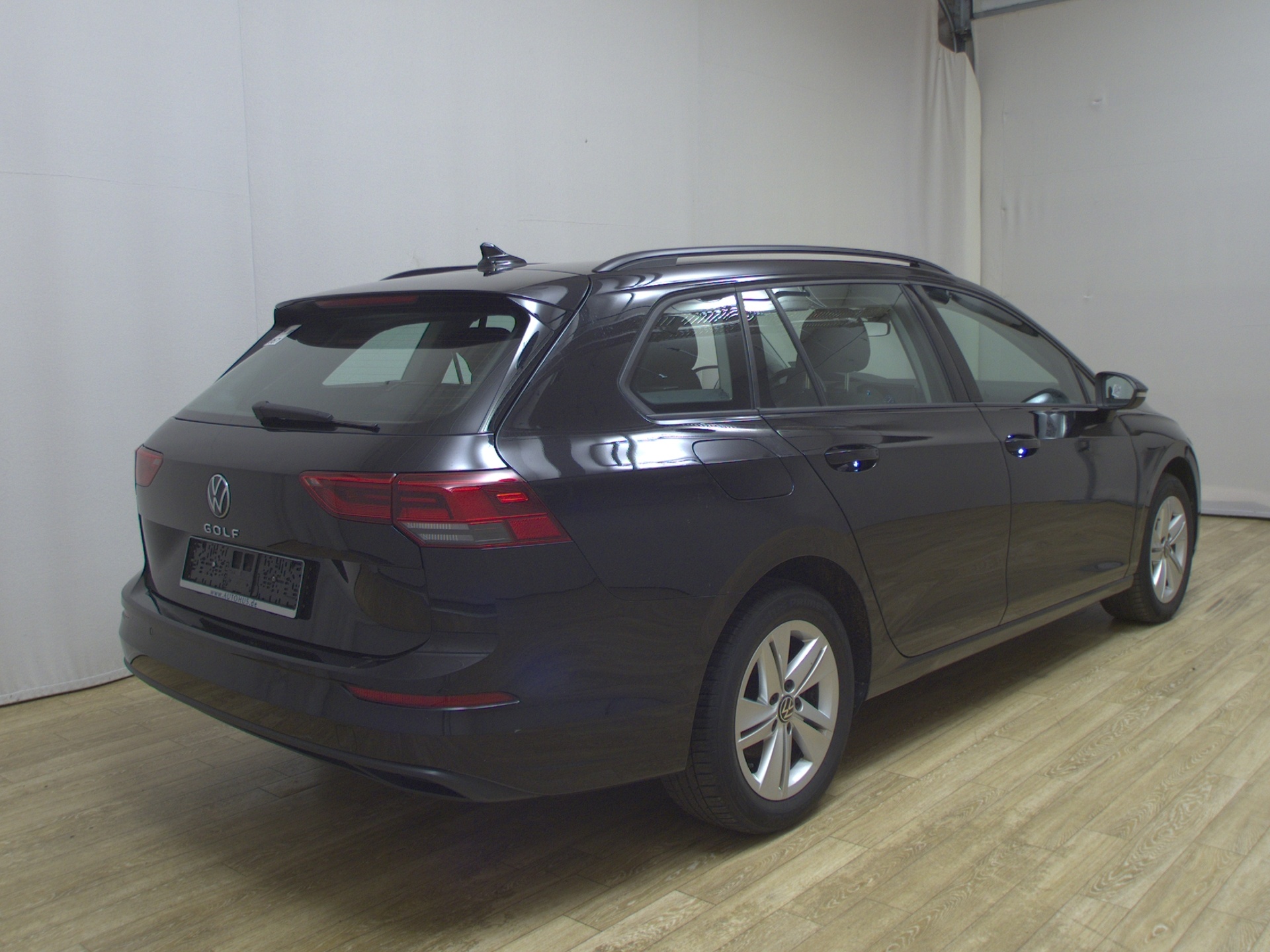 Volkswagen Golf-8 Var. 2.0 TDI Life Navi LED DC PDC 4