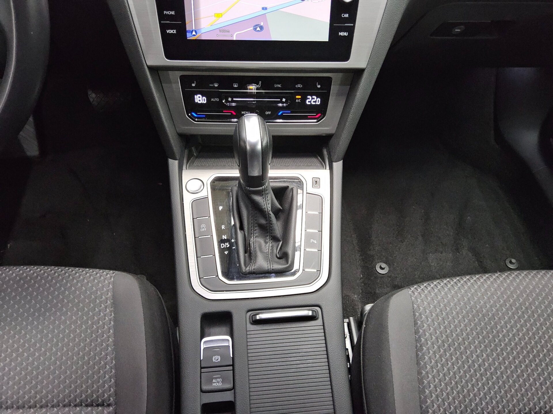 Volkswagen Passat Var. 2.0 TDI Navi LED RFK ACC SHZ 6