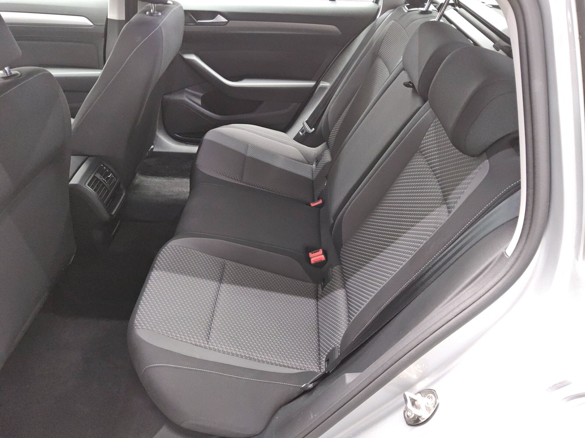 Volkswagen Passat Var. 2.0 TDI Navi LED RFK ACC SHZ 13