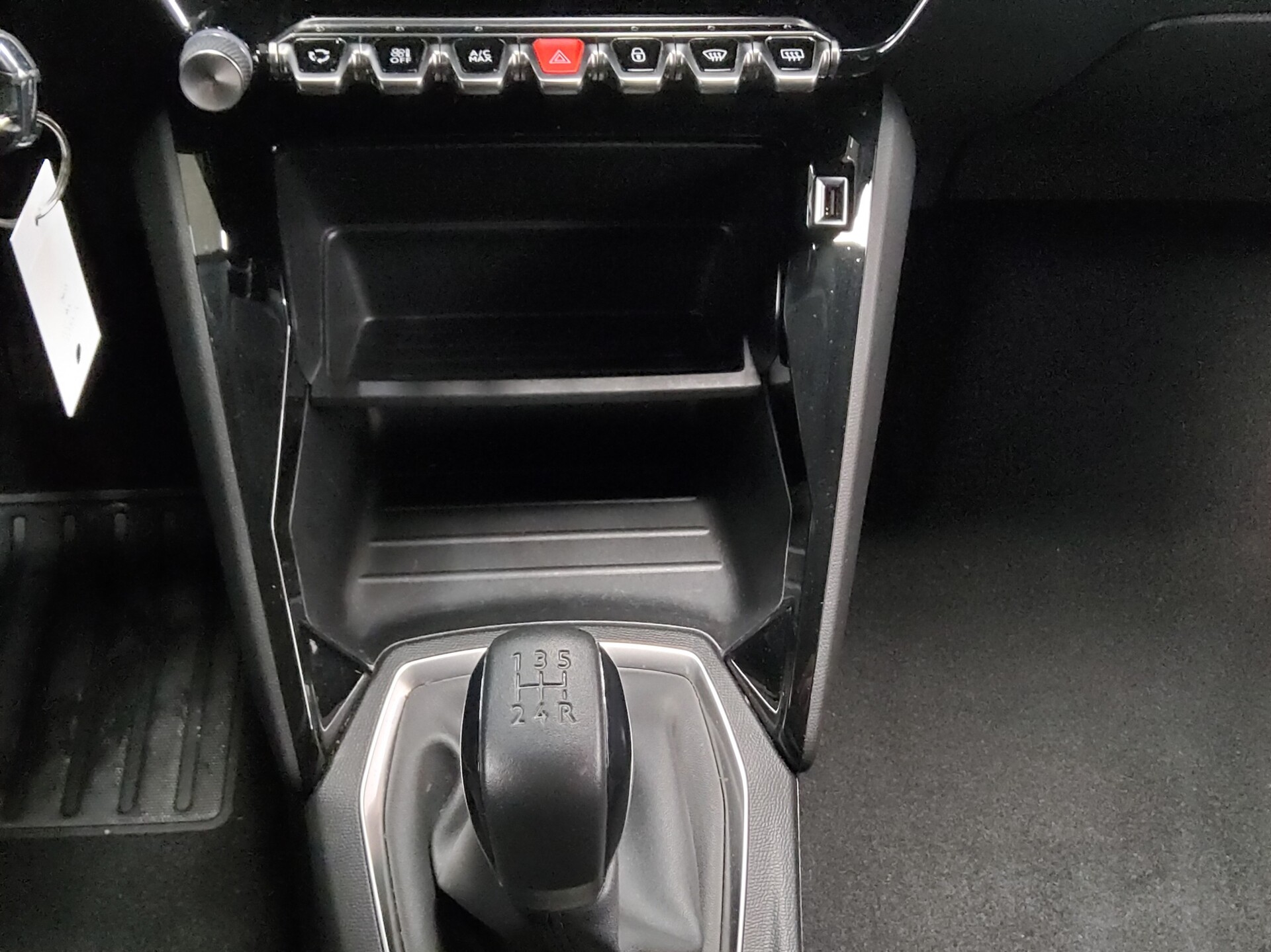 Peugeot 208 1.2 PureTech Active BT LED Tempomat 6