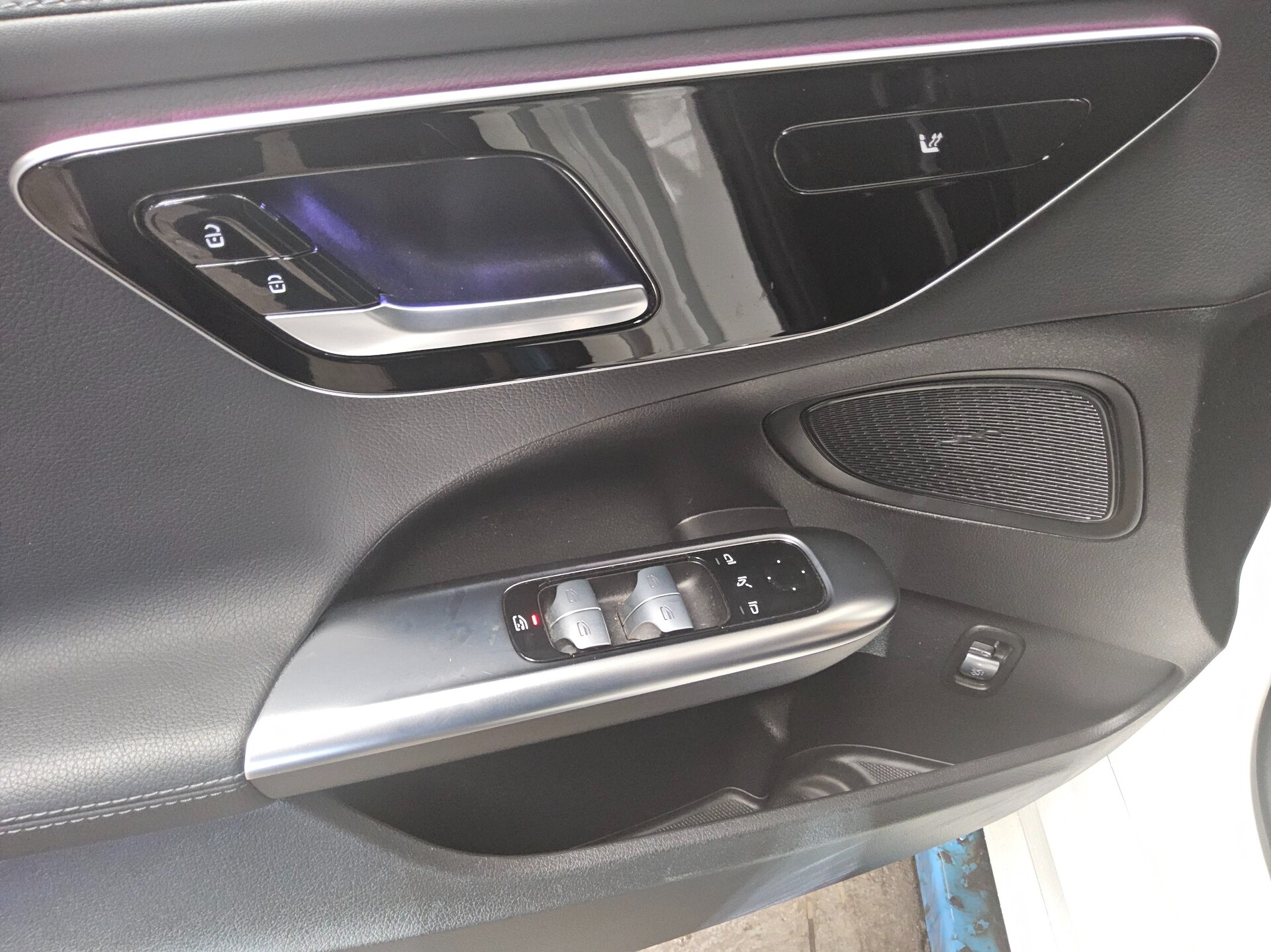 Mercedes-Benz C 300 T d AMG-Line Navi LED AHK Distronic+ 10