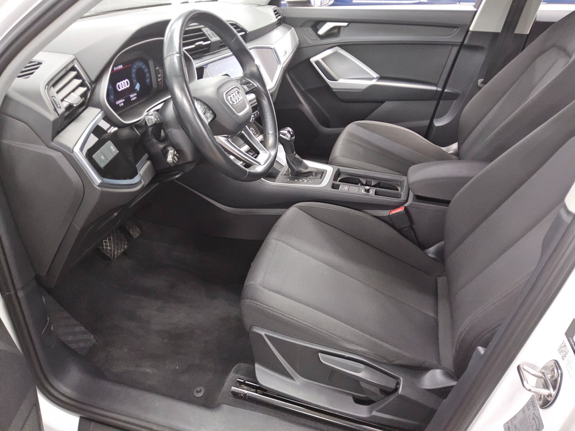 Audi Q3 35 TDI Navi virtual LED ACC PDC SHZ 9