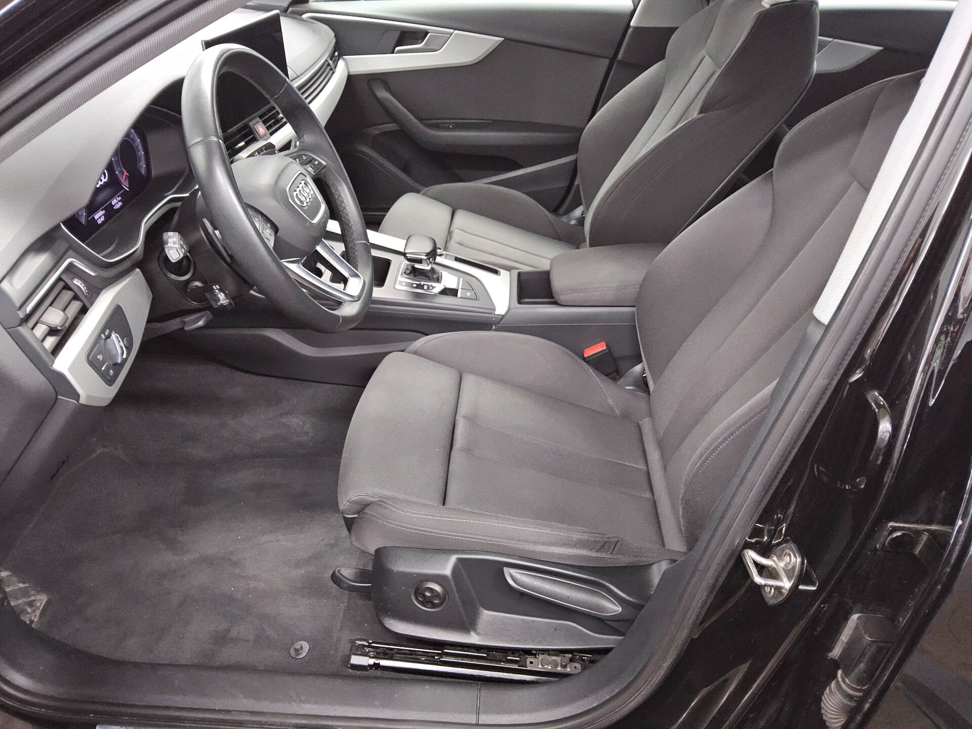 Audi A4 40 TDI advanced Navi LED Sportsitze ACC AHK 9