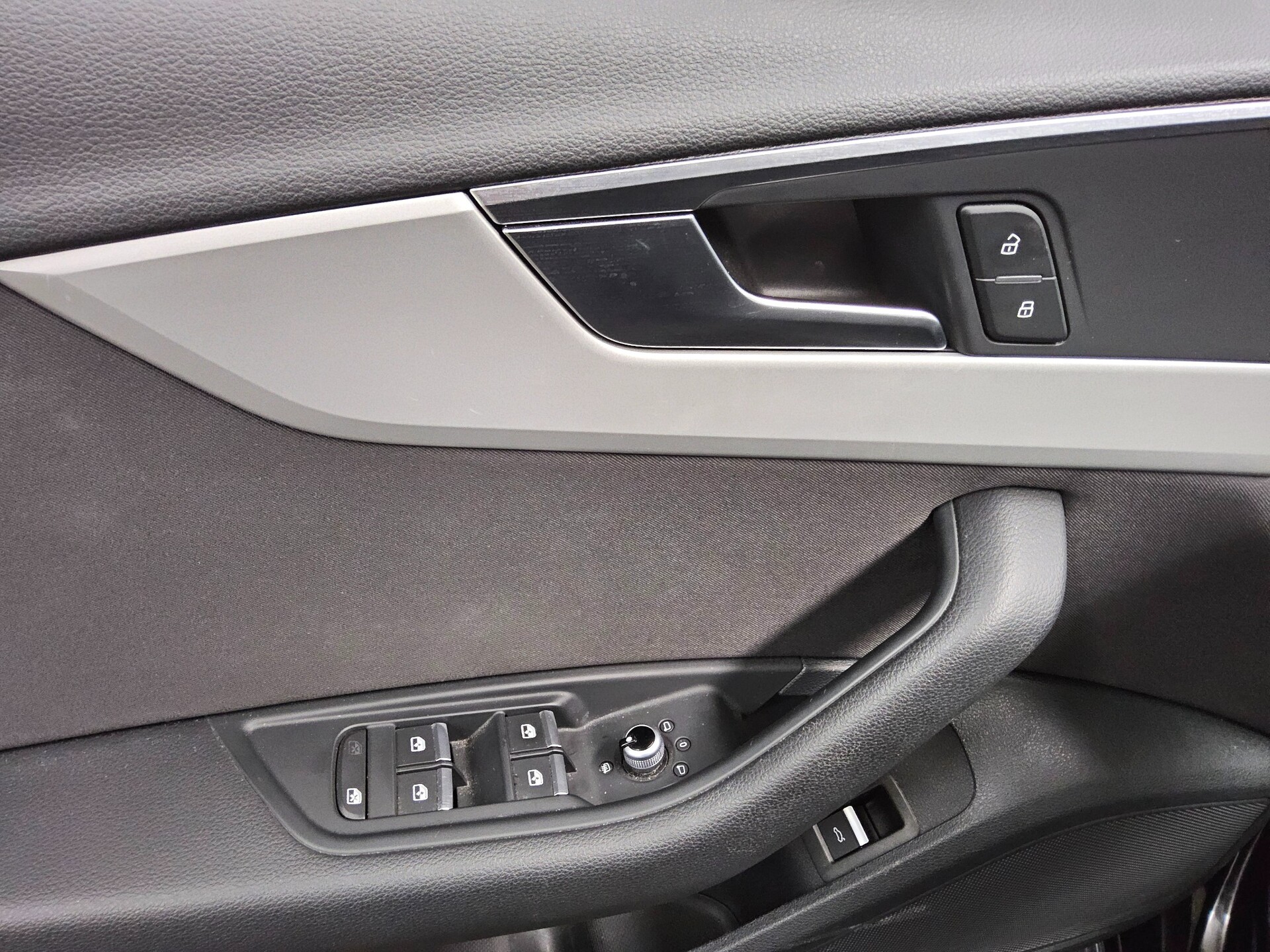 Audi A4 40 TDI advanced Navi LED Sportsitze ACC AHK 10