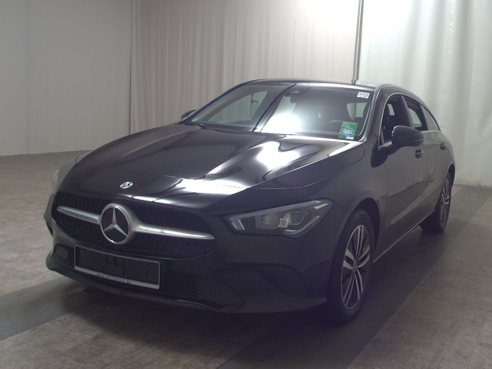 Mercedes-Benz CLA 250 Shooting Brake e Navi LED PDC 2