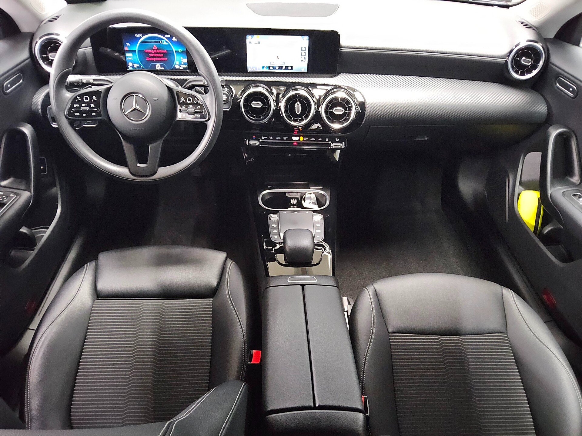 Mercedes-Benz CLA 250 Shooting Brake e Navi LED PDC 5