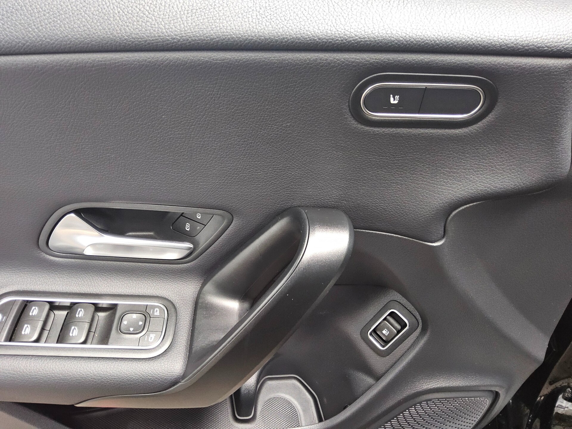 Mercedes-Benz CLA 250 Shooting Brake e Navi LED PDC 10