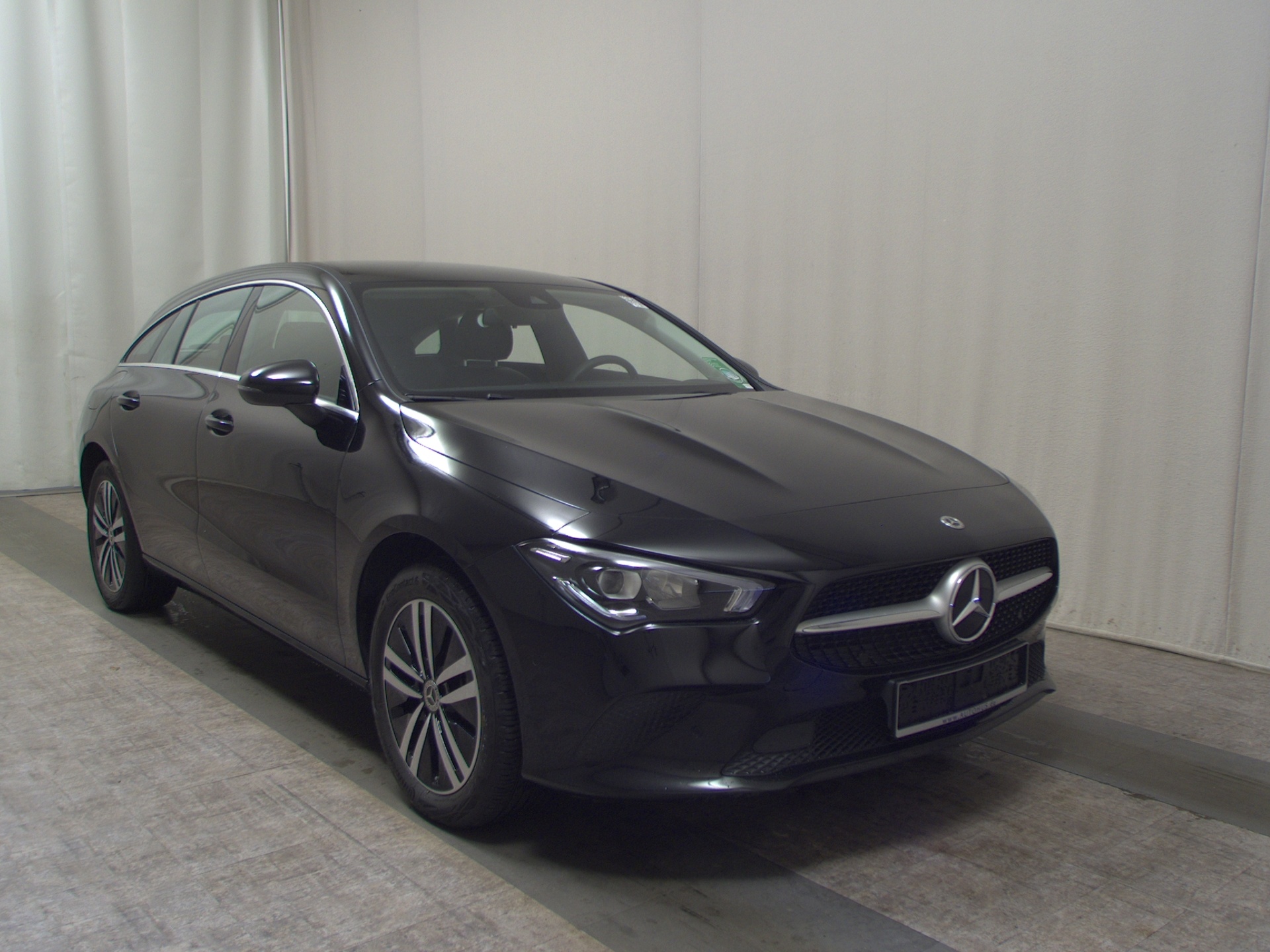Mercedes-Benz CLA 250 Shooting Brake e Navi LED PDC 3