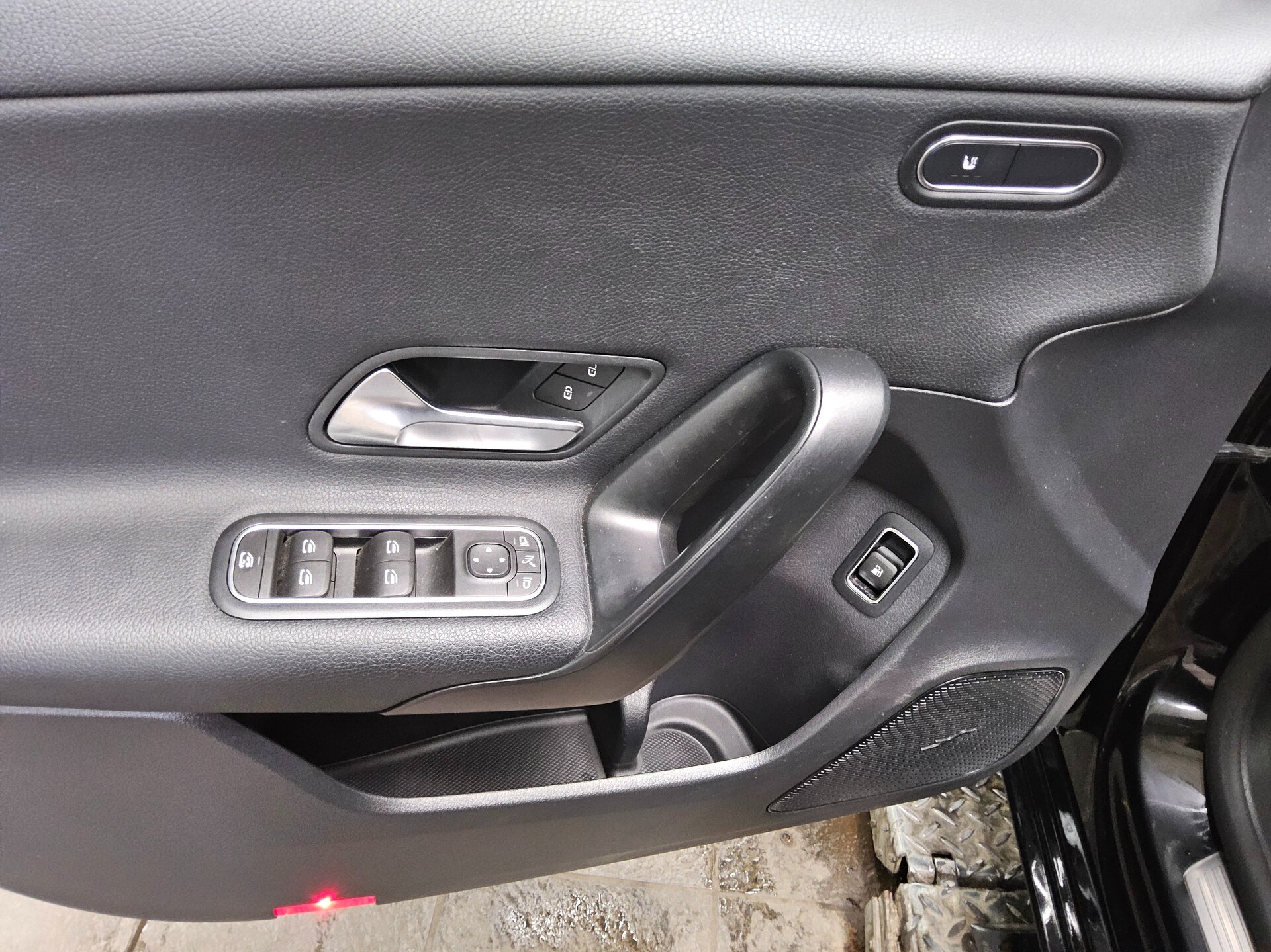 Mercedes-Benz A 250 e Leder Navi SHZ Tempomat PDC 10