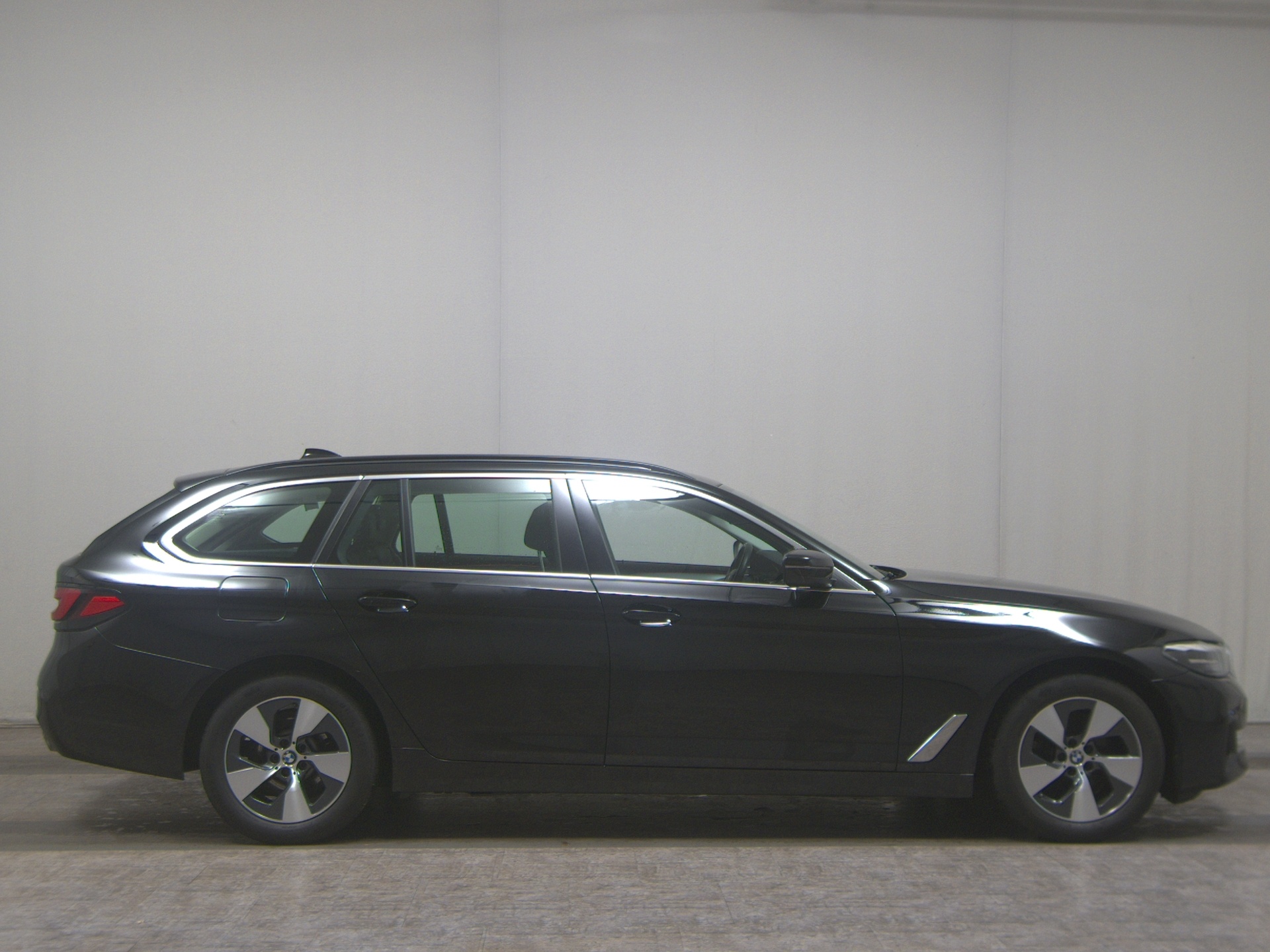 BMW 520dA Touring xDr Navi LED LC-Pro Leder AHK RFK