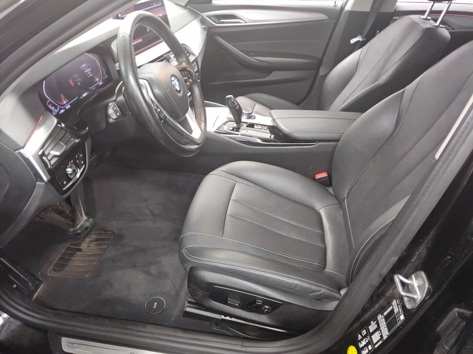 BMW 520dA Touring xDr Navi LED LC-Pro Leder AHK RFK 9