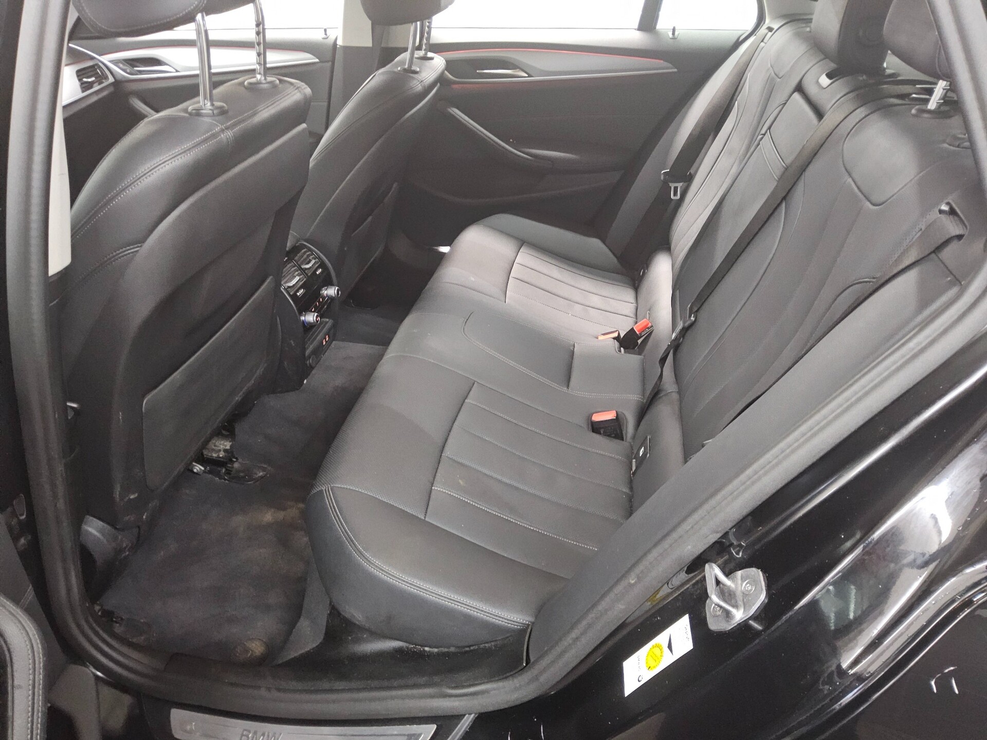 BMW 520dA Touring xDr Navi LED LC-Pro Leder AHK RFK 13