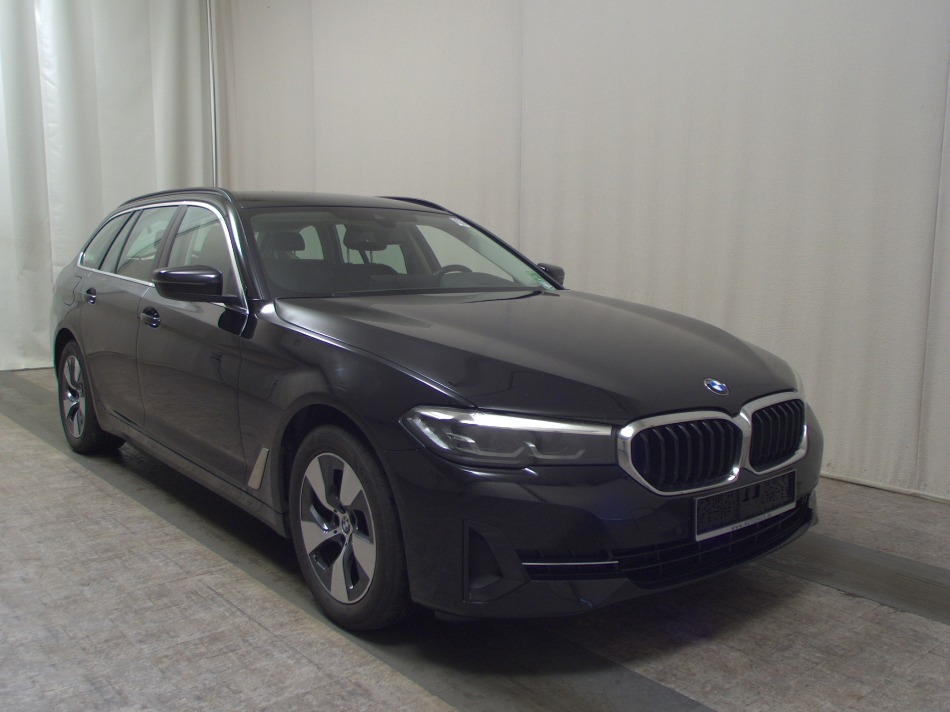 BMW 520dA Touring xDr Navi LED LC-Pro Leder AHK RFK 3