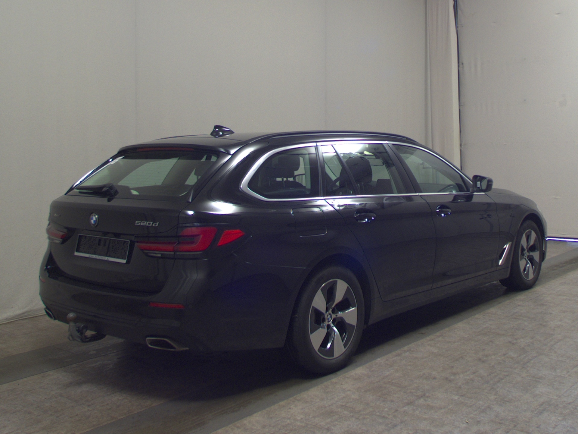 BMW 520dA Touring xDr Navi LED LC-Pro Leder AHK RFK 4