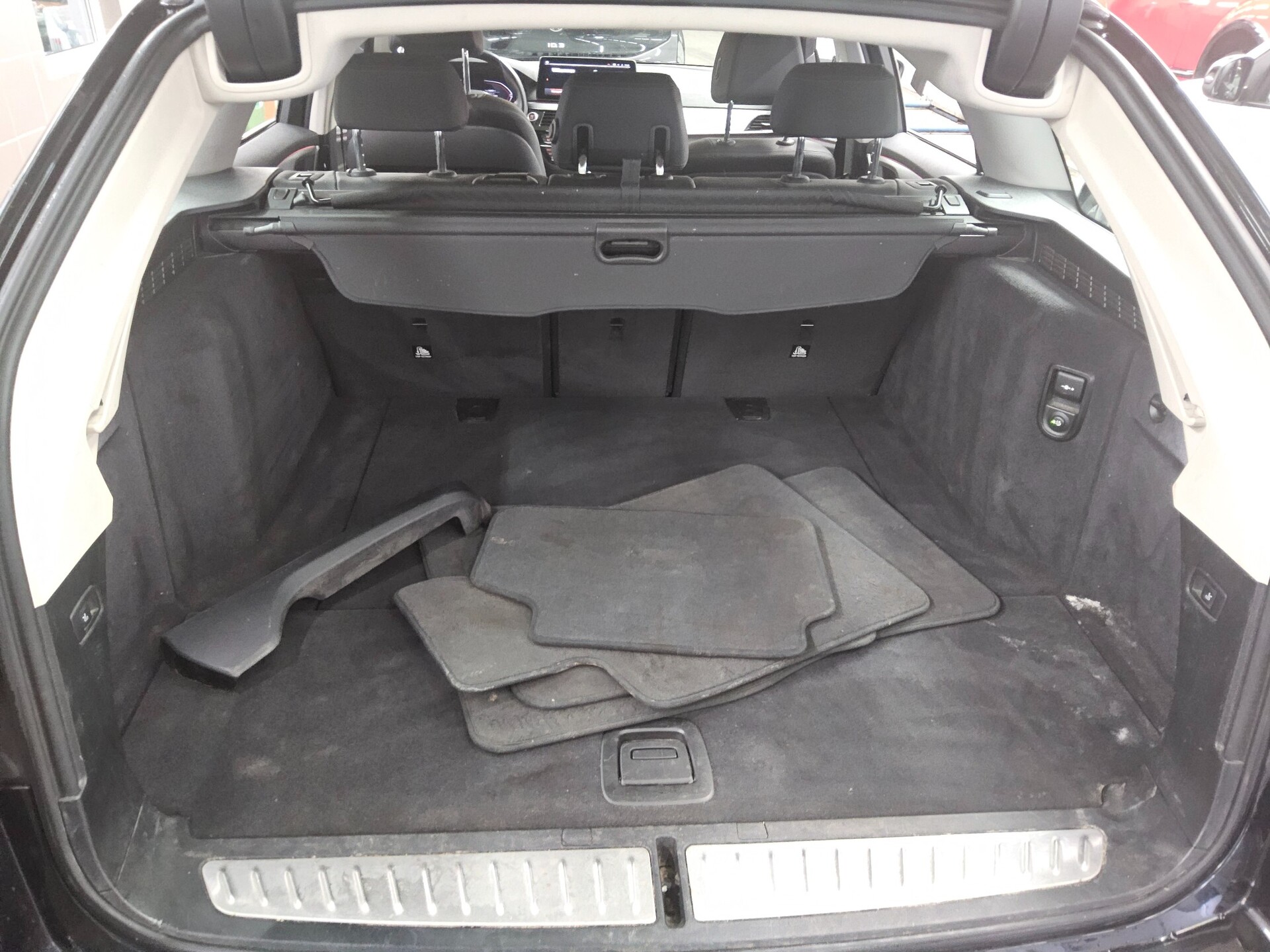 BMW 520dA Touring xDr Navi LED LC-Pro Leder AHK RFK 12