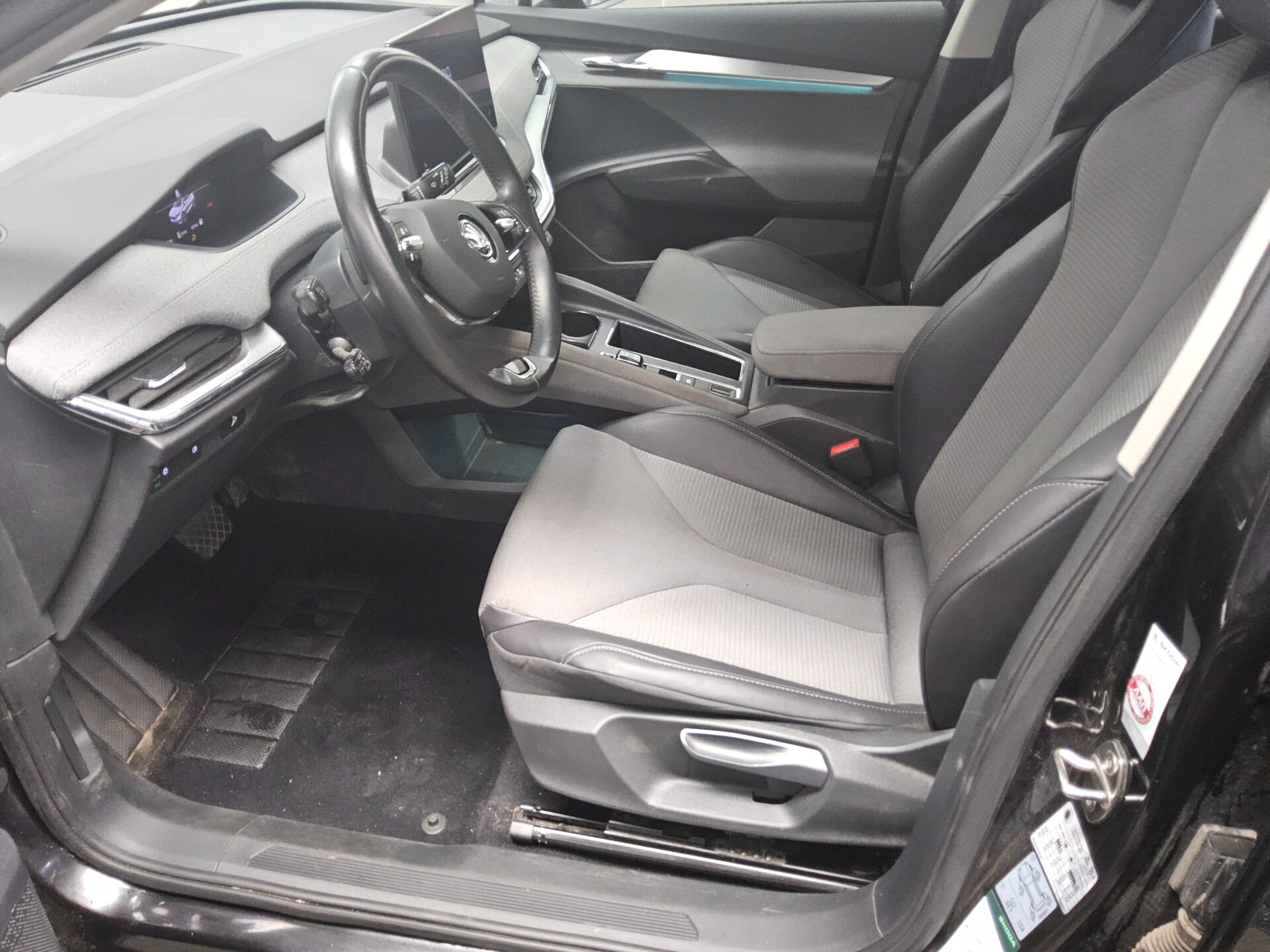 Skoda Enyaq iV 60 Loft Navi LED Virtual RFK ACC 9